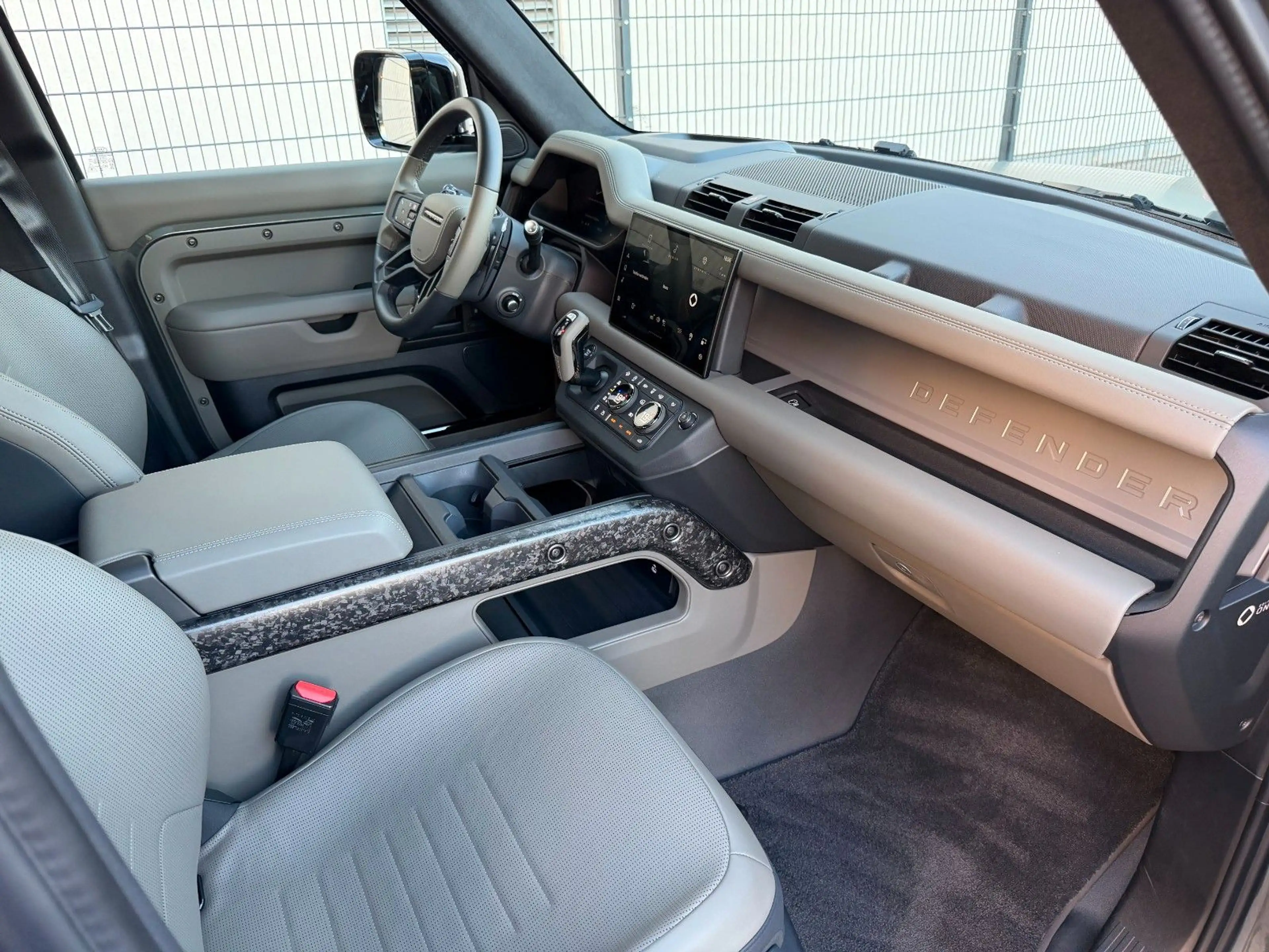 Land Rover Defender 110 OCTA Edition One — photo 11