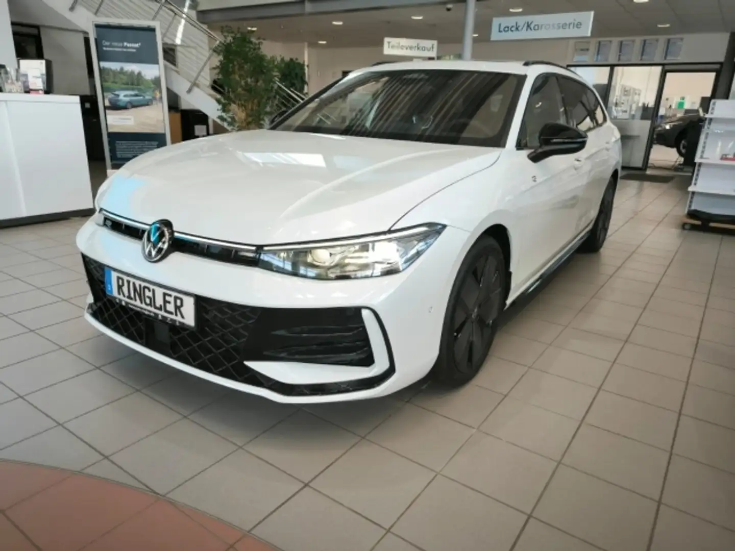 Volkswagen Passat 2.0 TDI R-line+MATRIX+NAVI+PANO+AHK+HAMANN Weiß - 1
