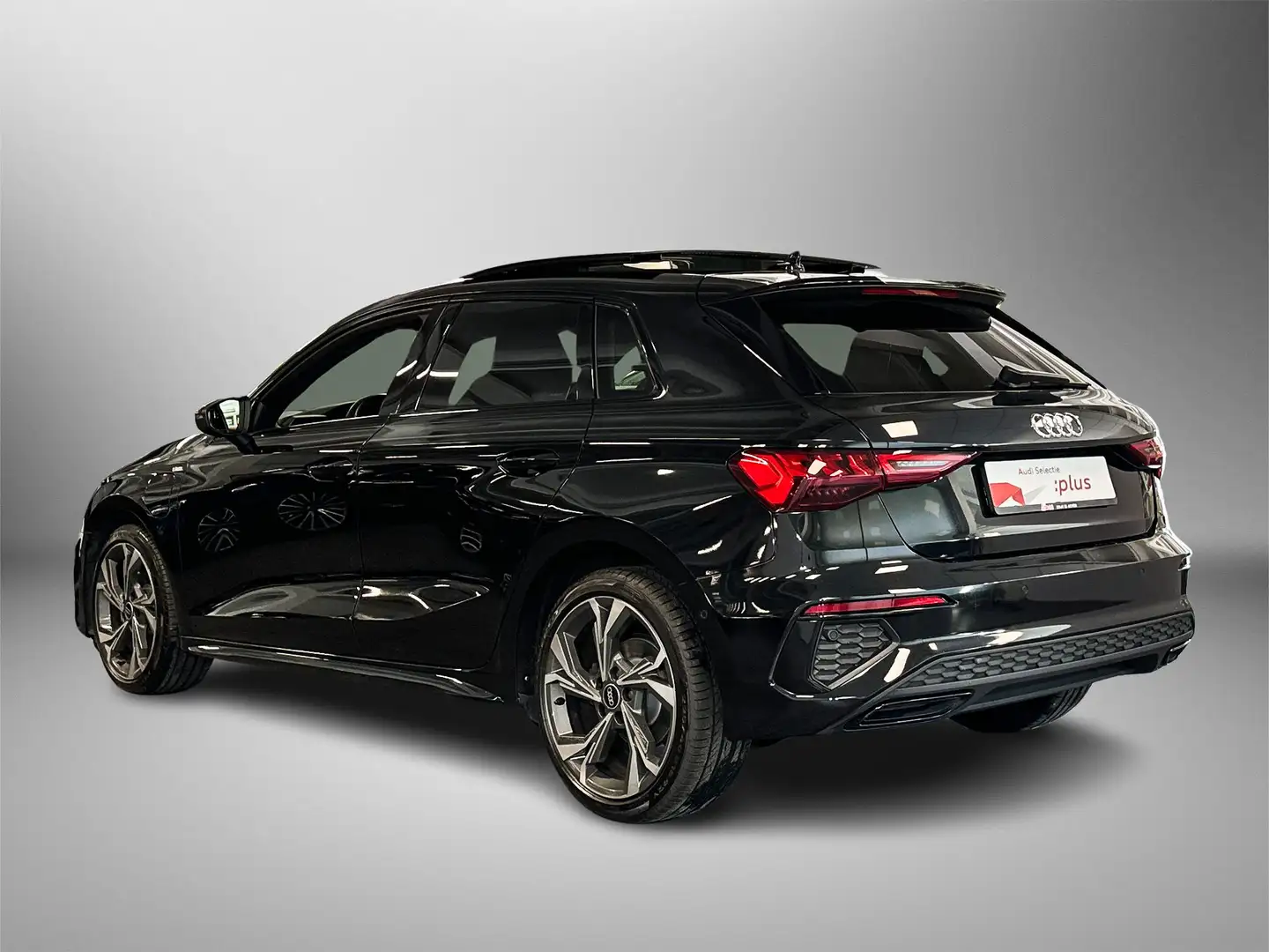Audi A3 Sportback 40 TFSI 204pk e S-Line Edition Panoramad Noir - 2