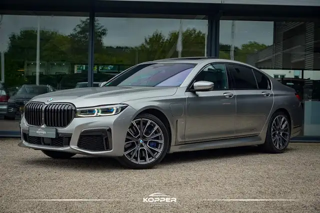 BMW 745 7-serie 745e High Executive / M-Sport / Schuifdak