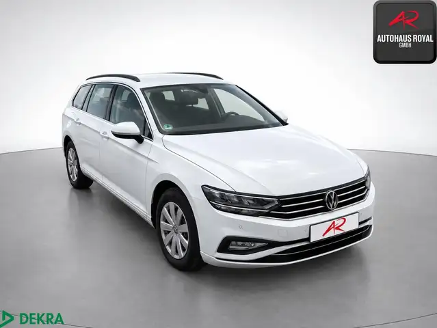 Volkswagen Passat view 4