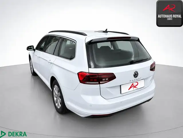 Volkswagen Passat view 2