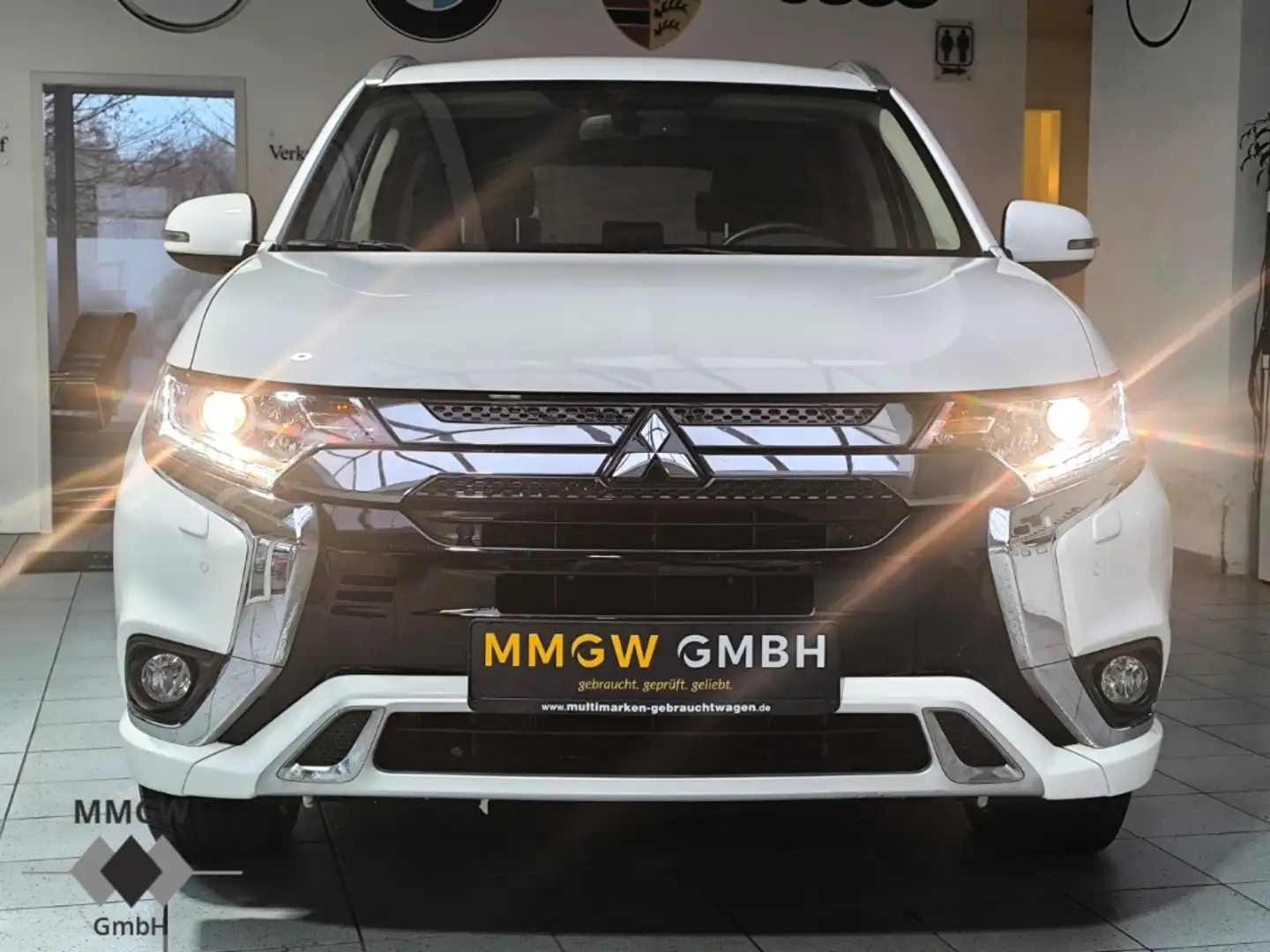 Mitsubishi Outlander PHEV Basis 4WD CarPlay/Klima/Fahrerprofil Weiß - 2