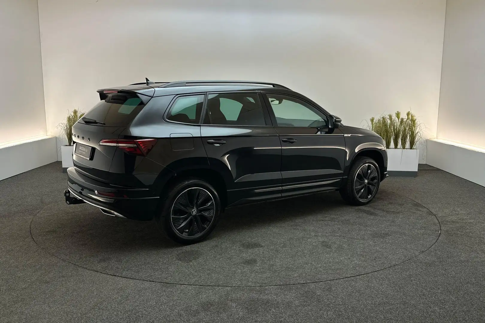 Skoda Karoq 1.5 TSI 150pk DSG ACT Sportline | Park Assist, Tre Zwart - 2