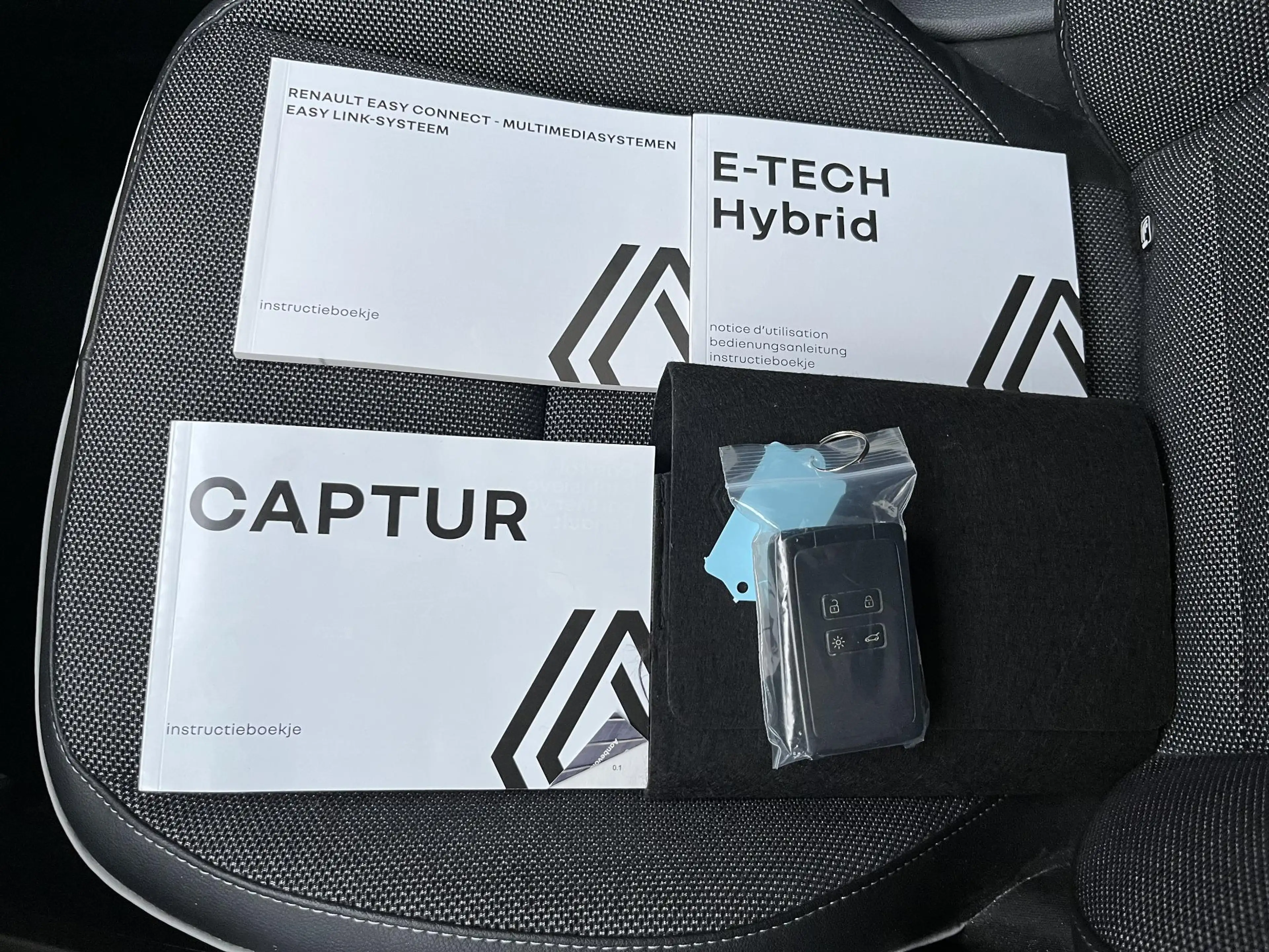 Renault Captur 1.6 E-Tech full hybrid 145 techno | Volledig Deale — photo 15