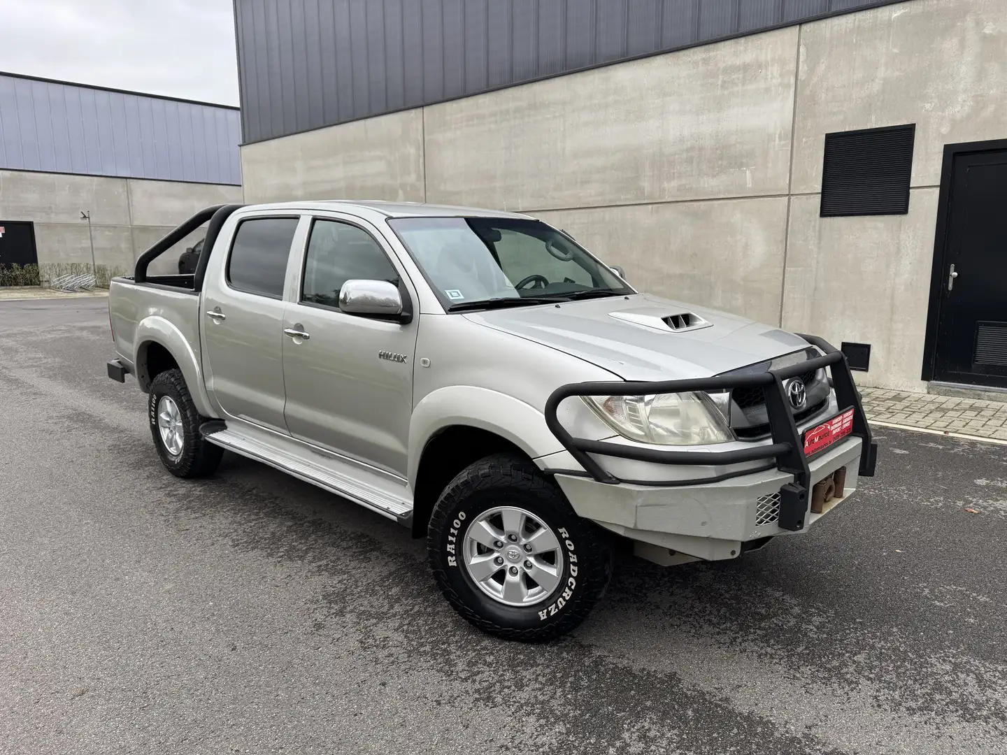 Toyota Hilux 2.5D-4D Manual 4x4 Double Cab / Export Only Afrik Beige - 2