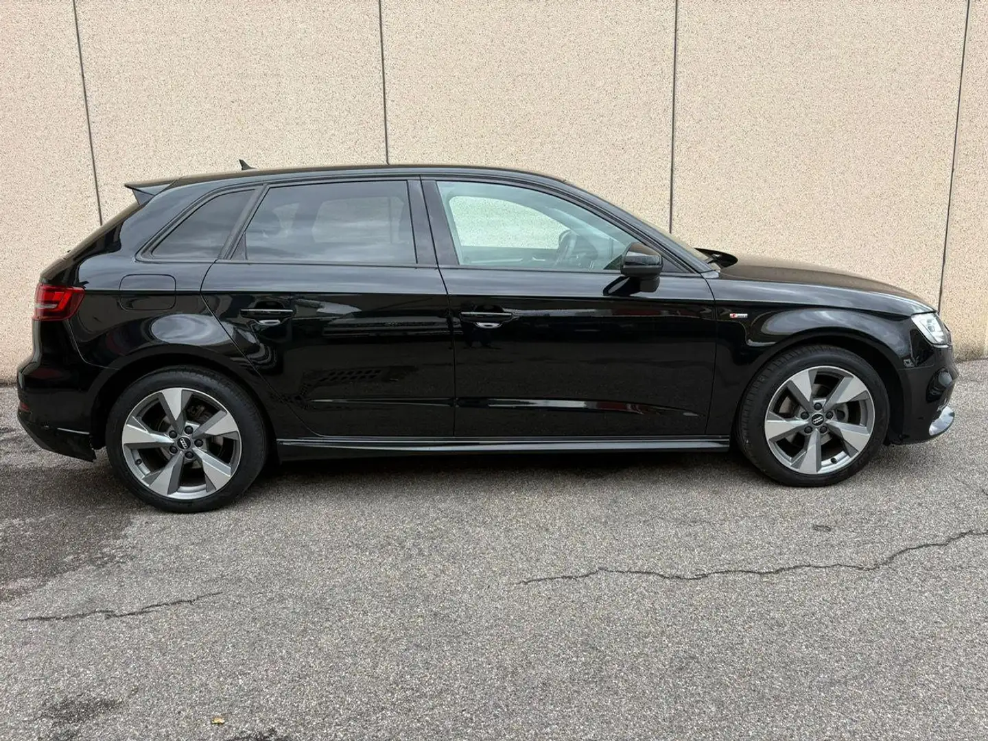 Audi A3 SPB 1.6 TDI 116 CV S-LINE Noir - 2