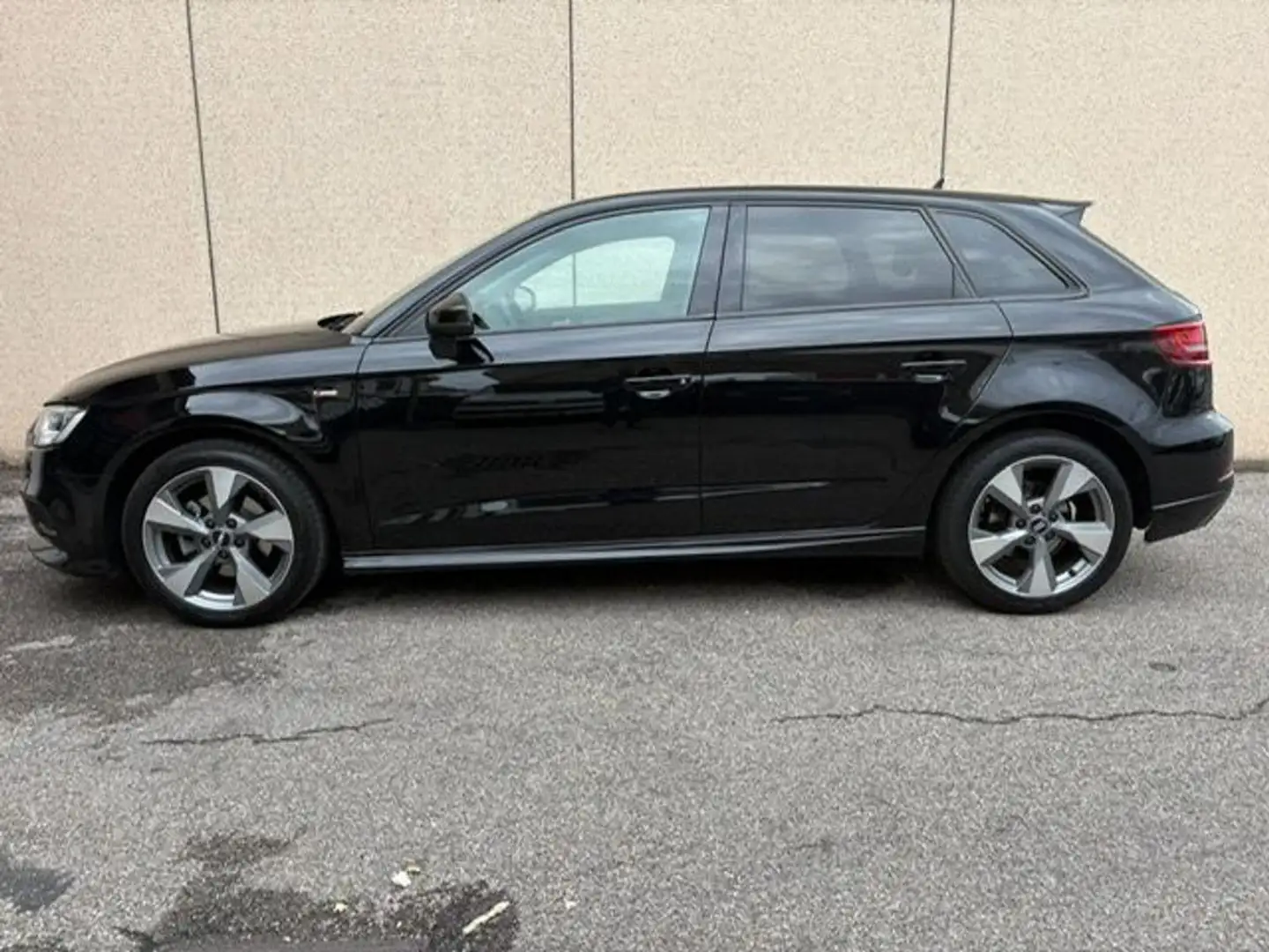 Audi A3 SPB 1.6 TDI 116 CV S-LINE Noir - 1