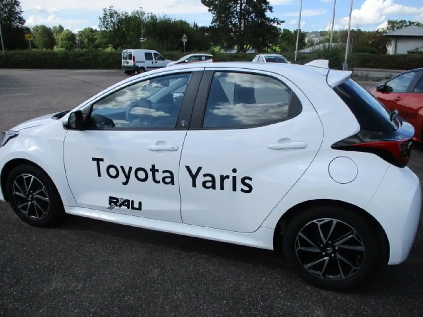Toyota Yaris 1.5 VVT-i Team Deutschland Comfort-Paket Weiß - 2