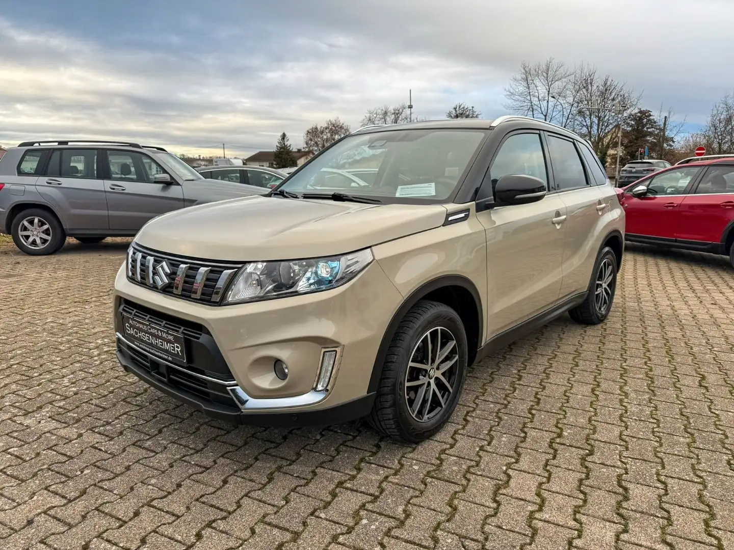 Suzuki Vitara 1.4 4x4 AllGrip | KeylessGo | ACC | LED Béžová - 1