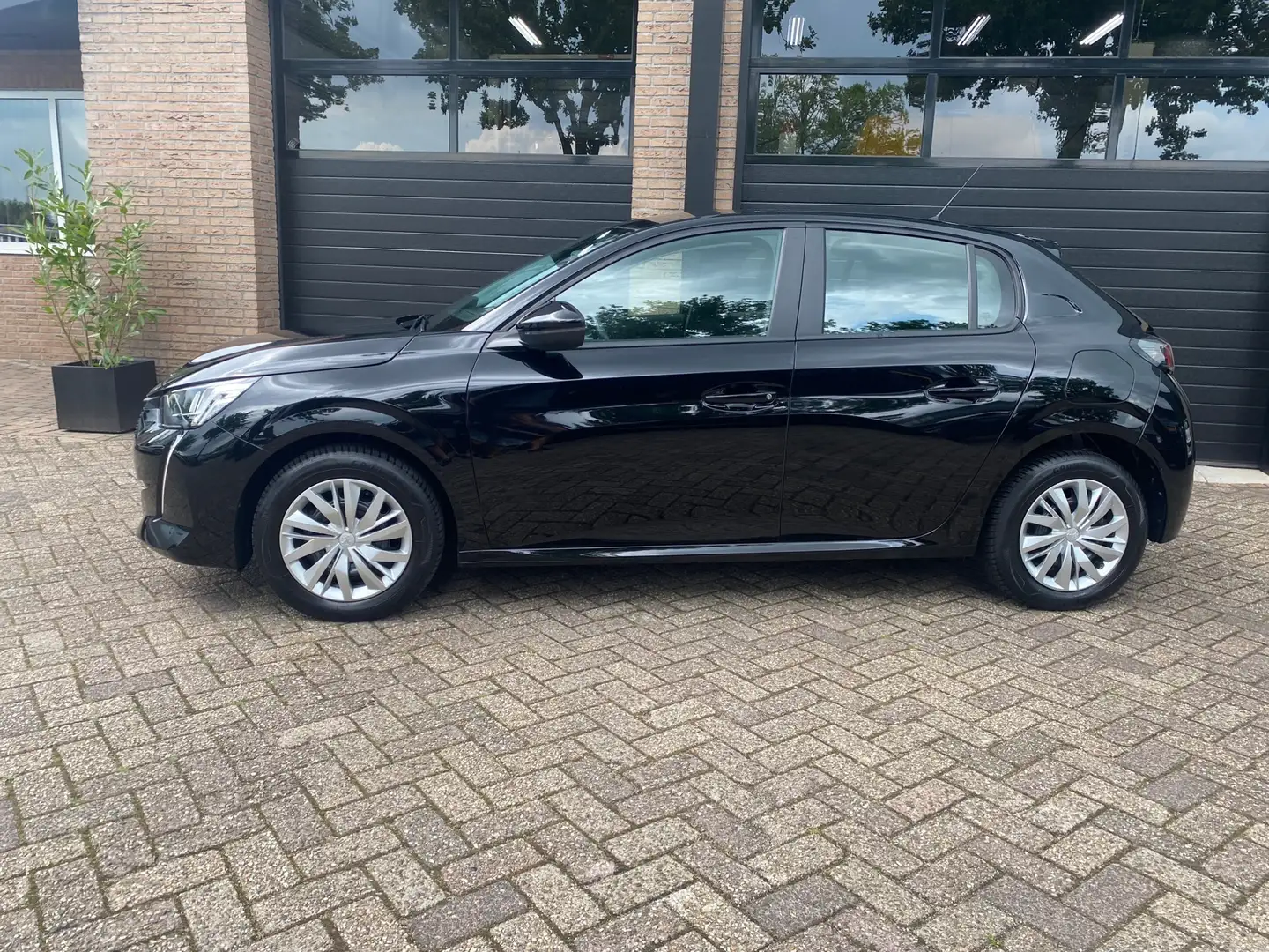 Peugeot 208 1.2 PureTech Active Zwart - 2