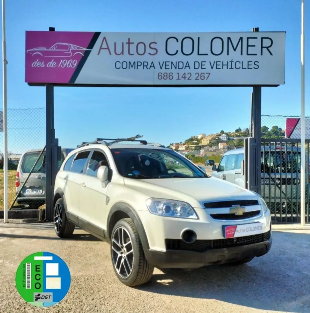 Chevrolet Captiva 2.4 LS Wit - 1