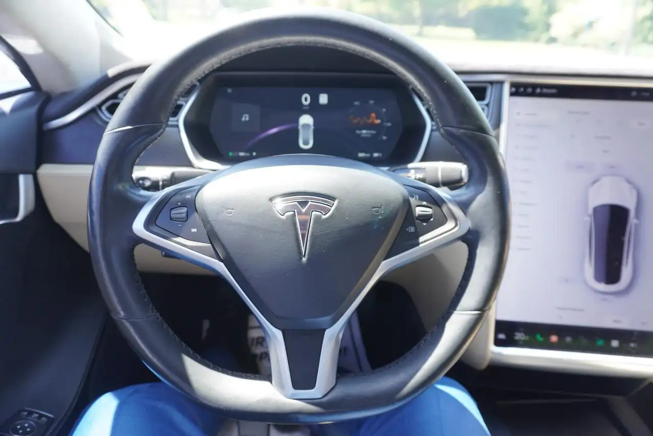 Tesla Model S photo Tesla Model S