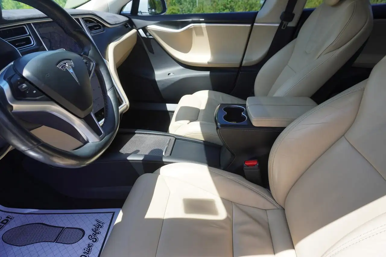 Tesla Model S photo Tesla Model S