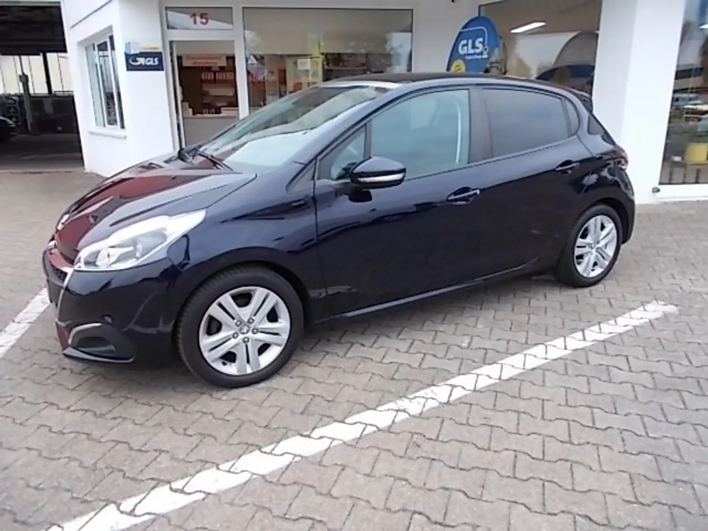 Peugeot 208 PT 82 Signature, Klima, Sitzheizung, PDC, Garantie Blau - 1