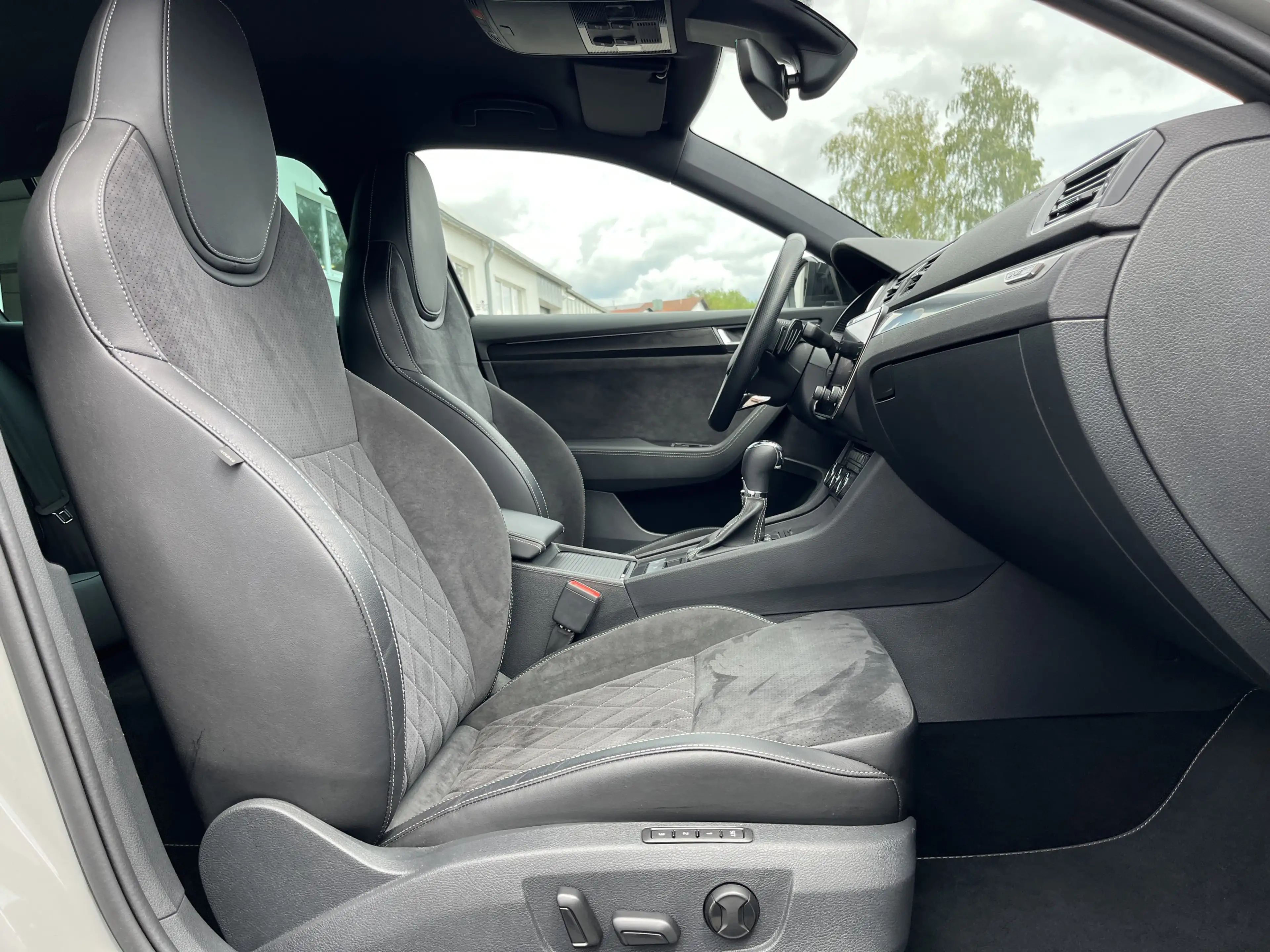Skoda Superb Combi 2.0 TDI 4x4 DSG SPORTLINE 213€ m.20% Anz. — photo 14