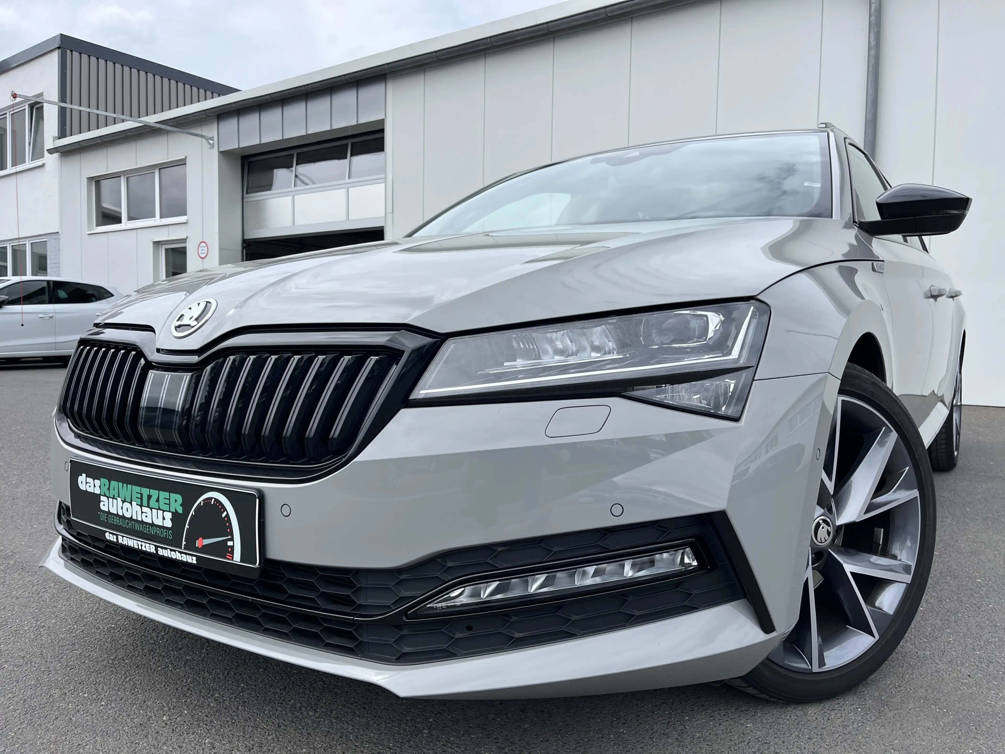 Skoda Superb Combi 2.0 TDI 4x4 DSG SPORTLINE 213€ m.20% Anz.