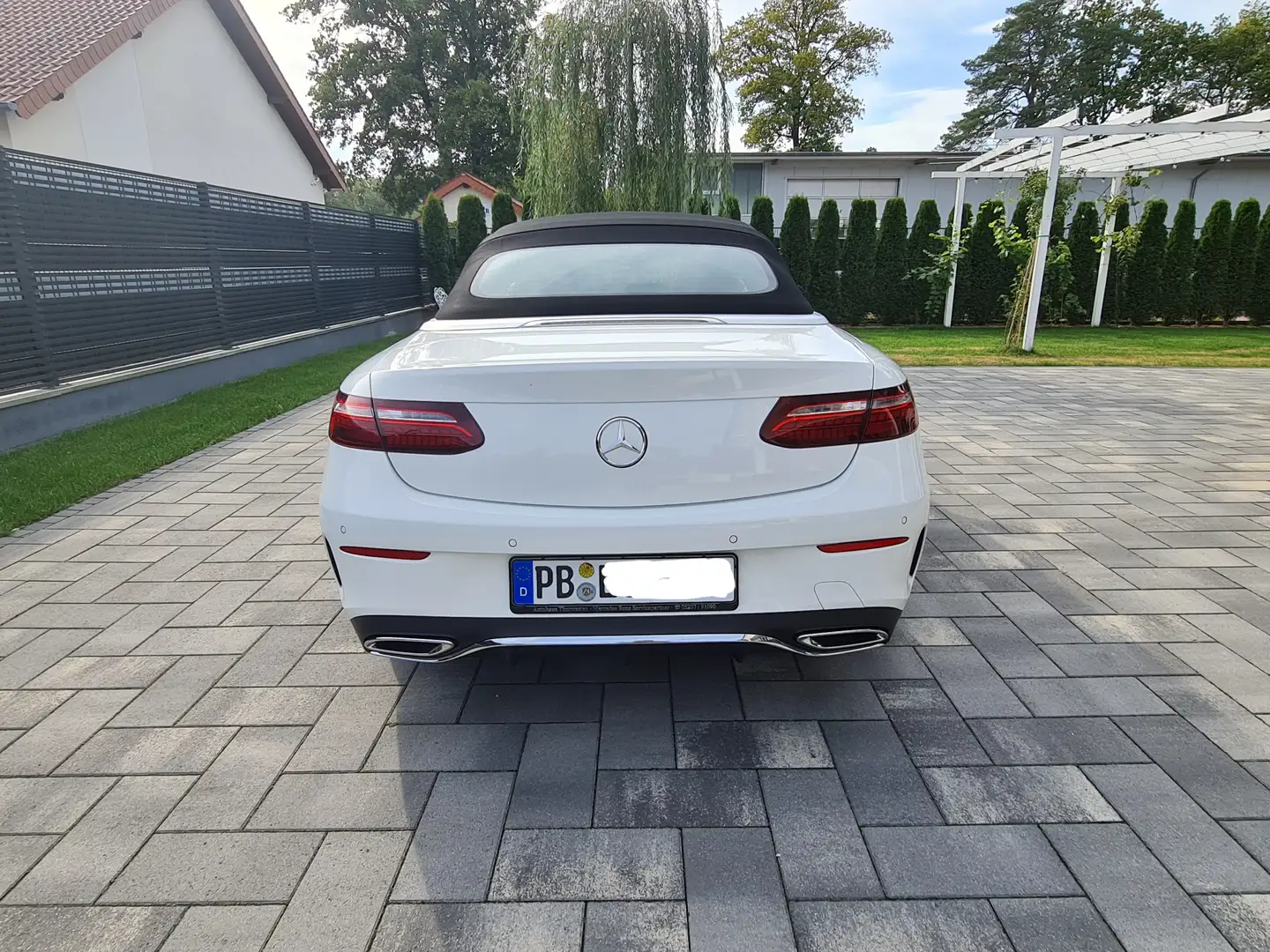 Mercedes-Benz E 220 E-Klasse Cabrio Diesel d Cabrio 9G-TRONIC AMG Line Weiß - 2