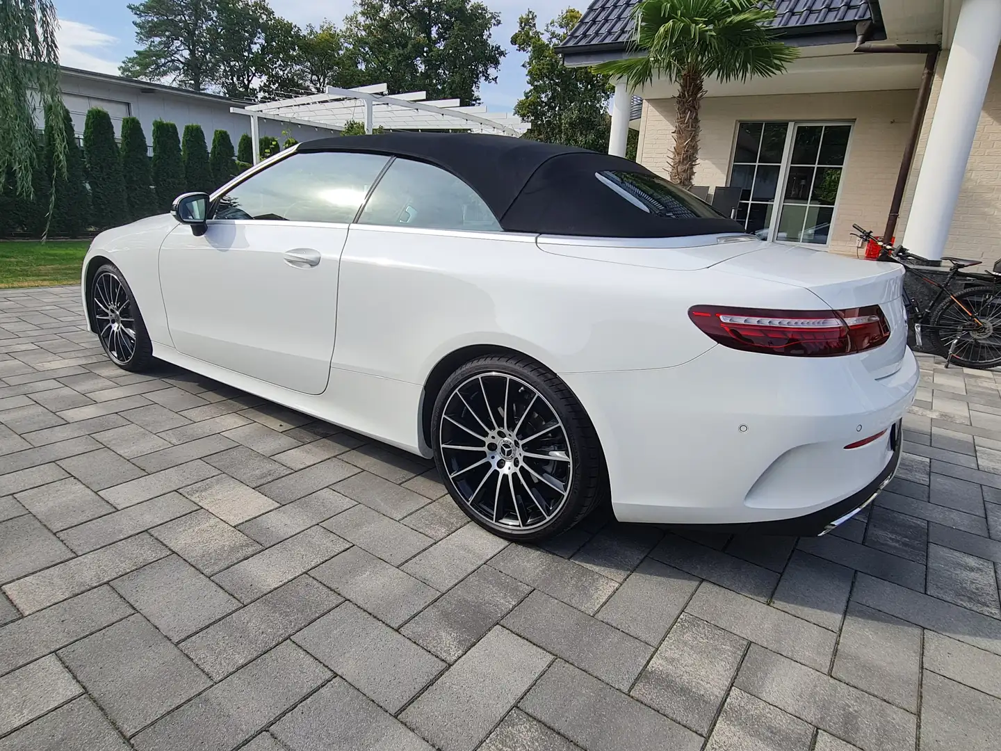 Mercedes-Benz E 220 E-Klasse Cabrio Diesel d Cabrio 9G-TRONIC AMG Line Weiß - 1