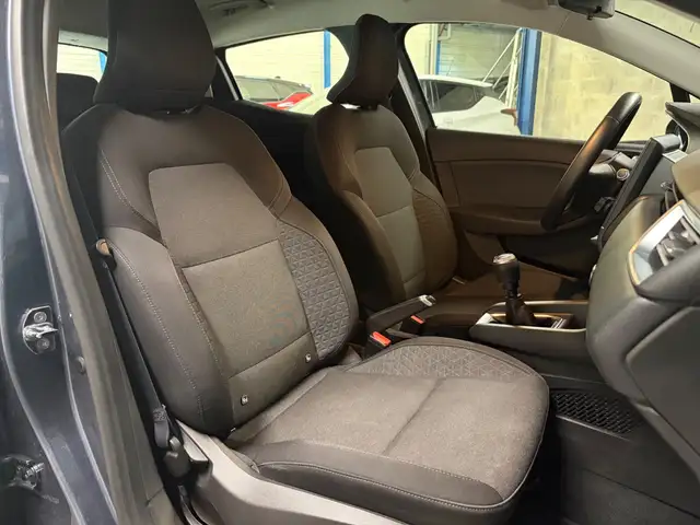 Renault Clio view 6