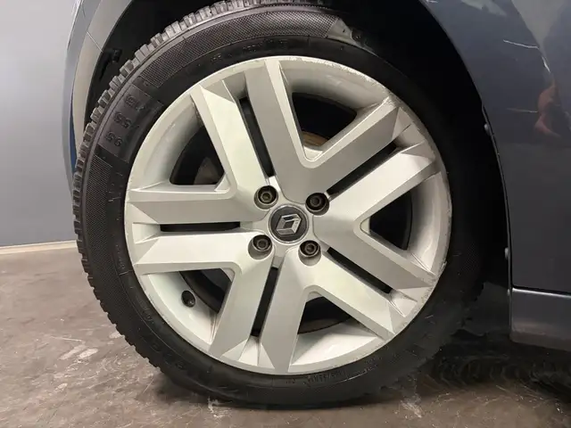 Renault Clio view 18