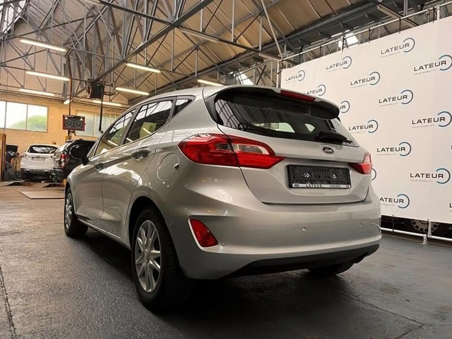 Ford Fiesta Connected 1.0i Ecoboost automaat 125pk Gris - 2