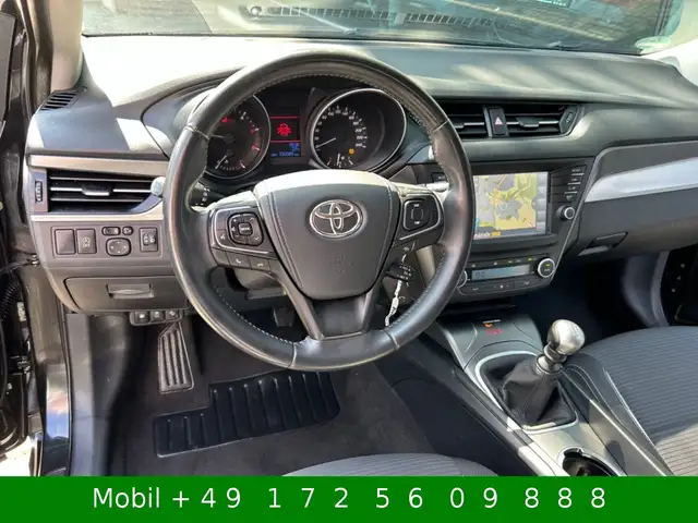 Toyota Avensis view 11