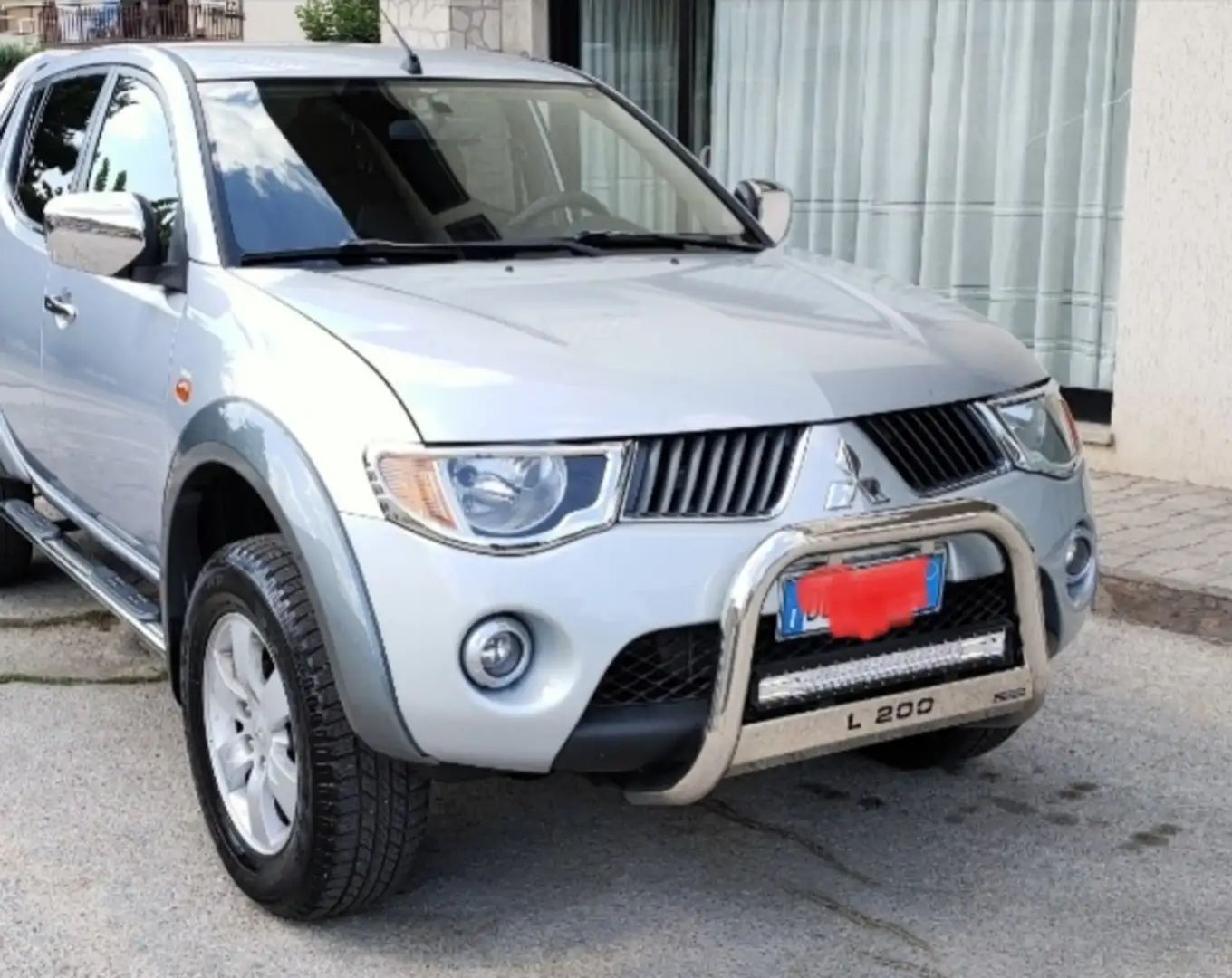 Mitsubishi L200 d.cab 2.5 di-d Intense - 1