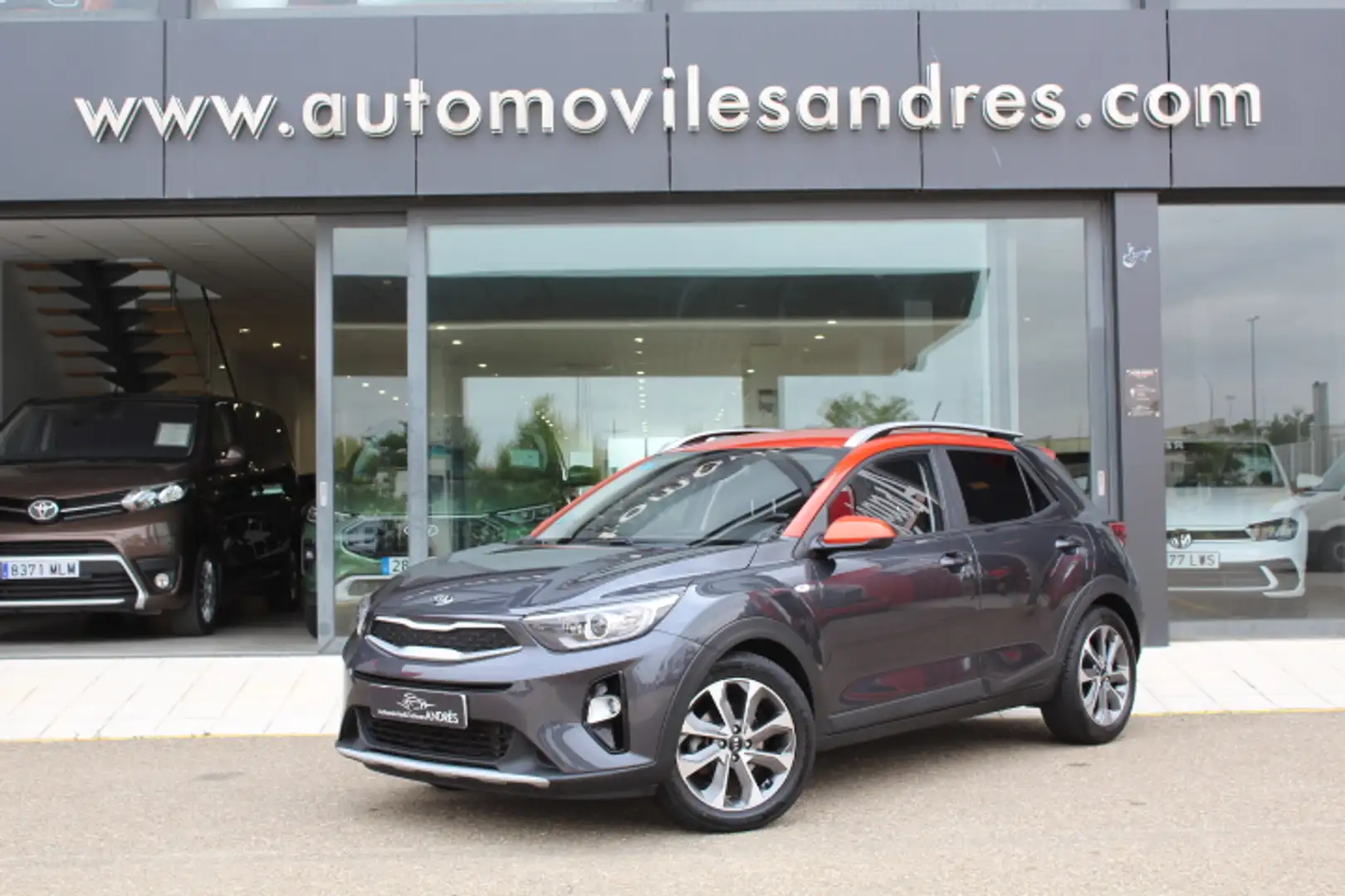 Kia Stonic 1.6CRDi VGT Eco-Dynamic Drive 115 Gris - 1