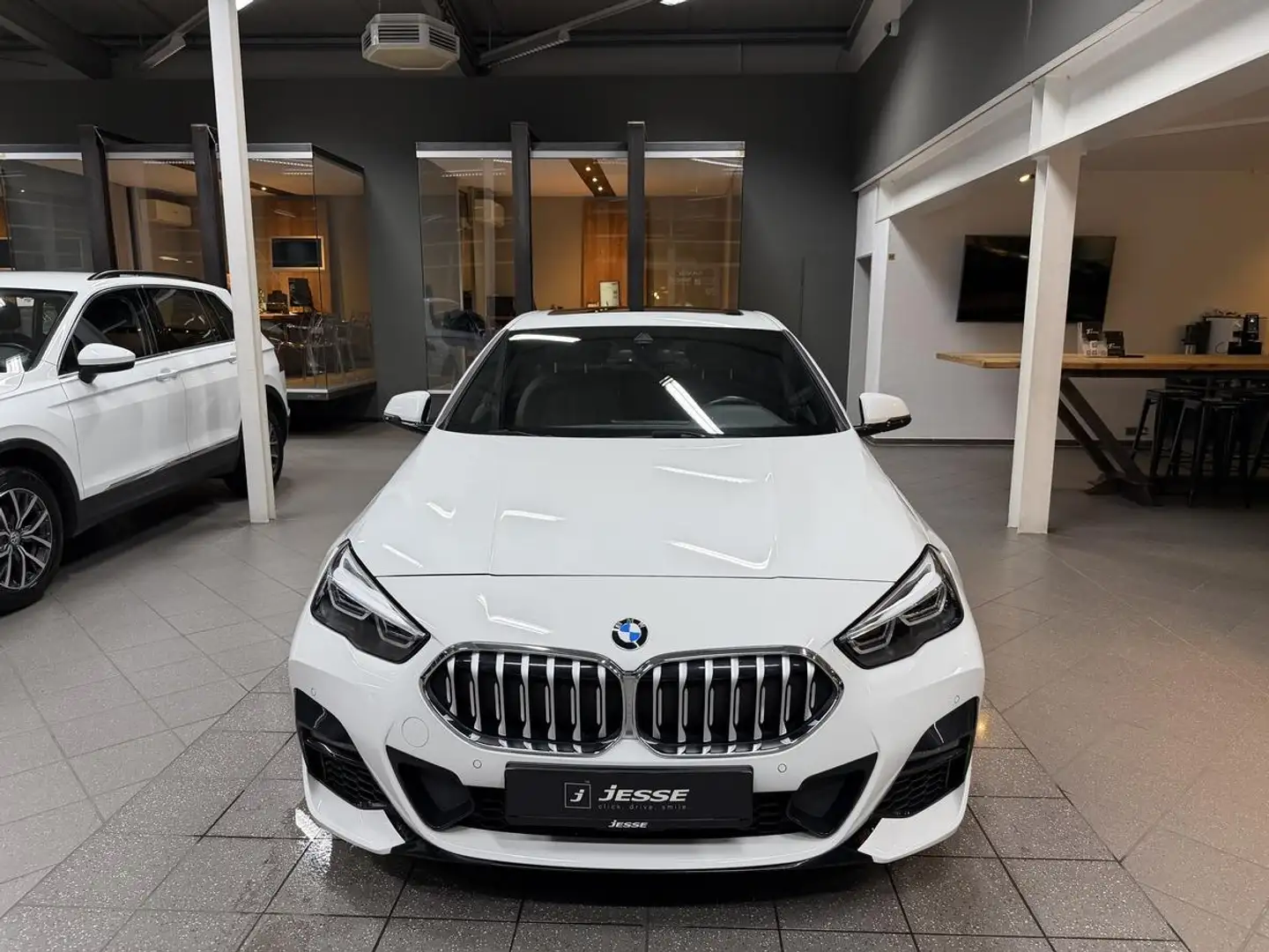 BMW 218 d M Sport LED LiveCockpit Pano Weiß - 2