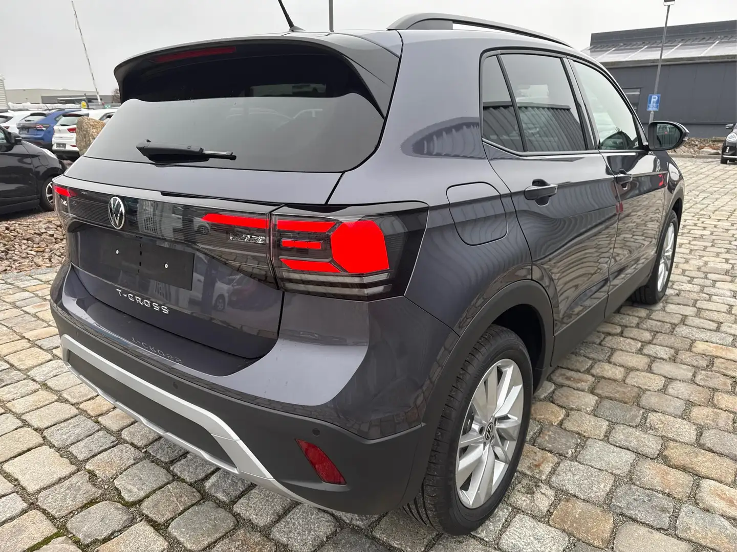 Volkswagen T-Cross Life Plus-1,0 TSI 116 PS DSG-ACC-17"-Kamera-Sun... Grau - 2