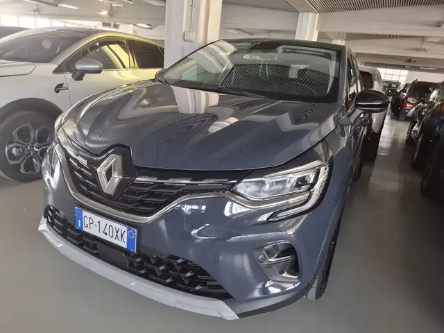 Renault Captur view 3