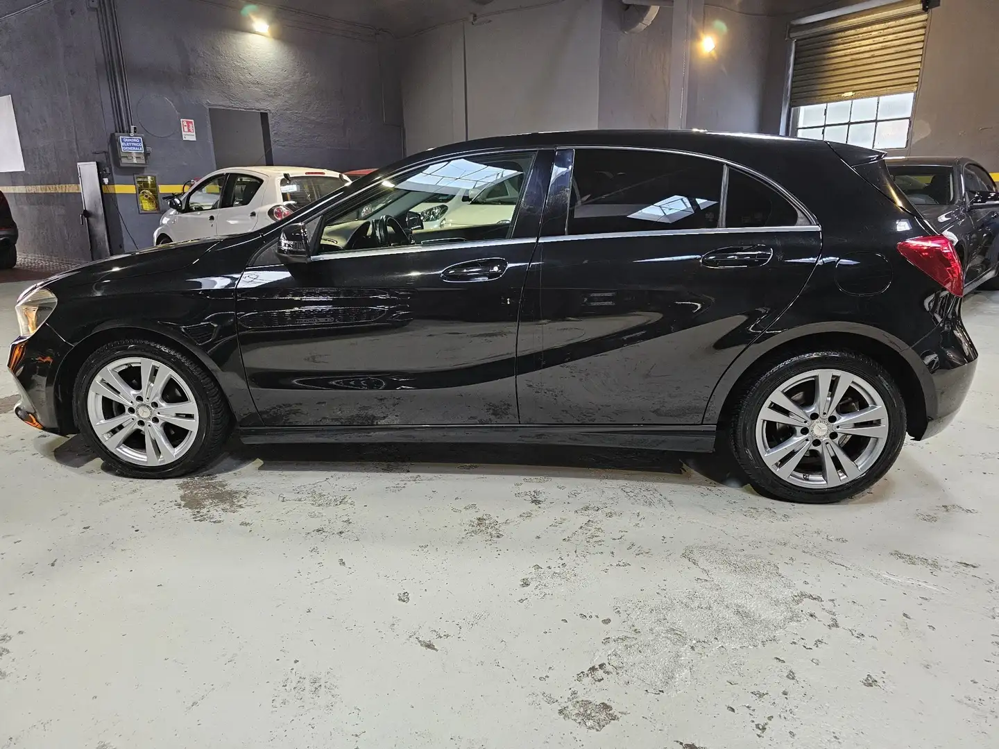 Mercedes-Benz A 180 CDI SPORT E6-B NAVIGATORE TELECAMERA POSTERIORE Schwarz - 2