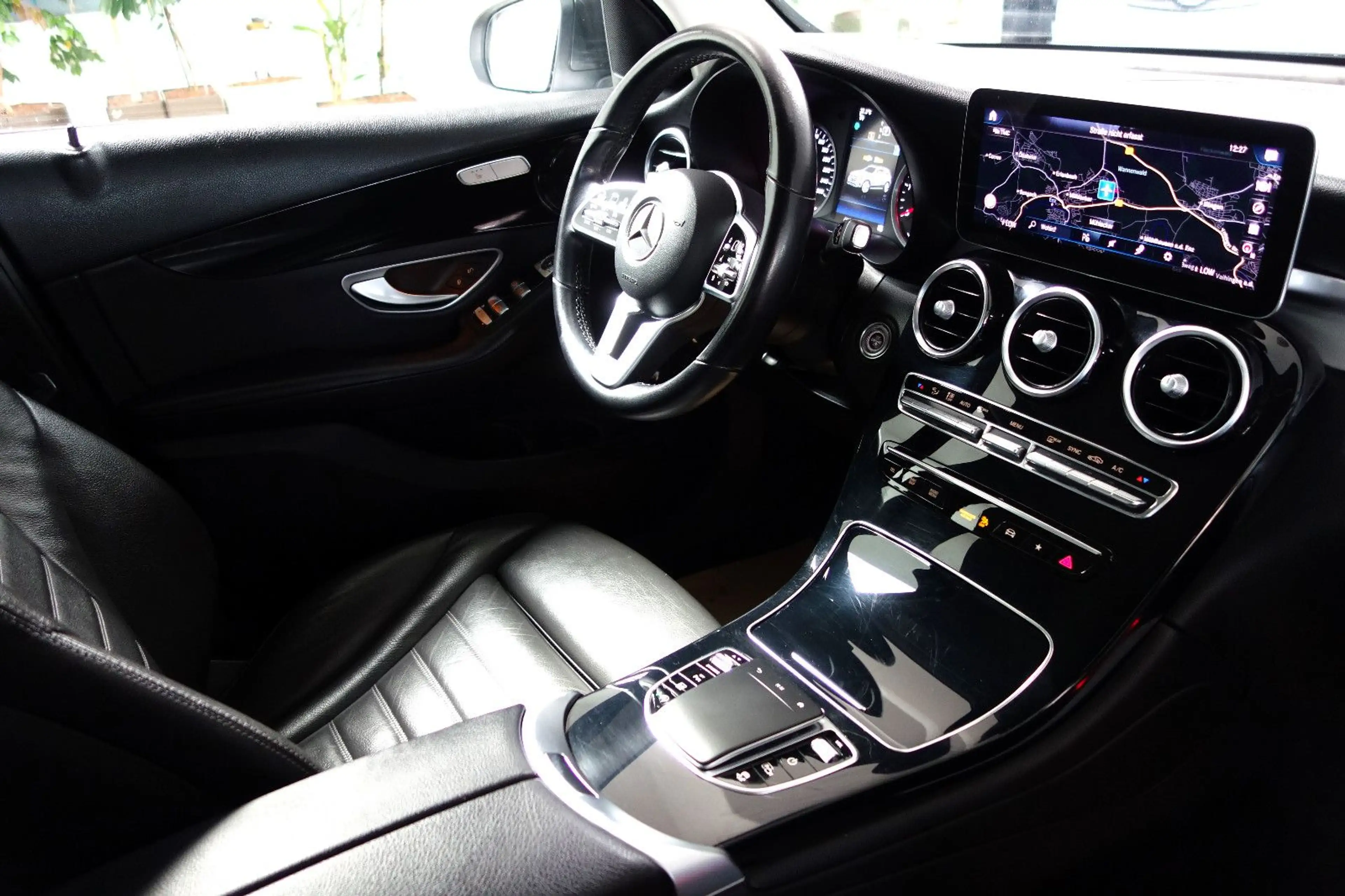 Mercedes-Benz GLC 220 d 9G/Leder/Kamera/LED/MBUX/18 Sportpaket — photo 10