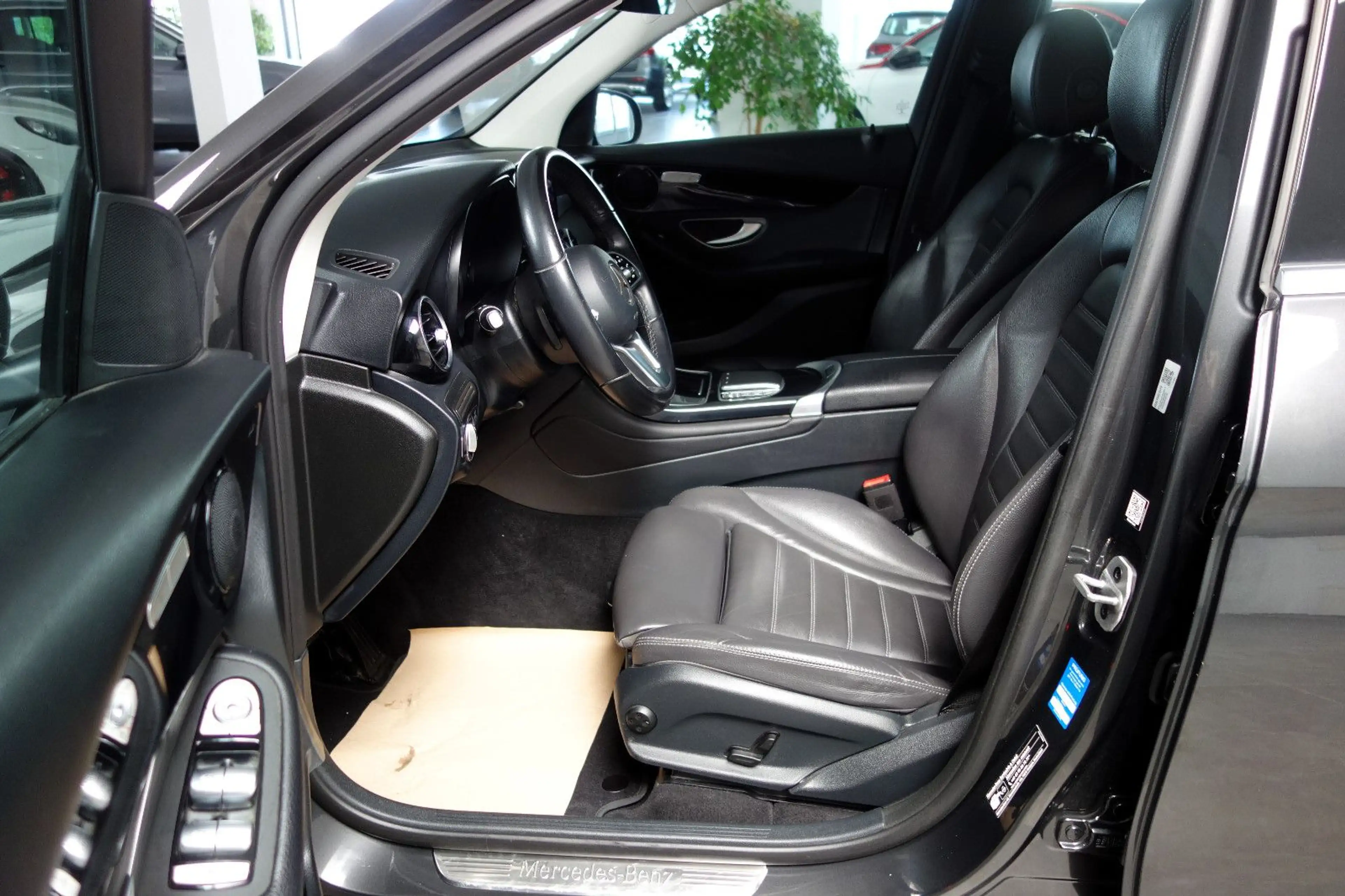 Mercedes-Benz GLC 220 d 9G/Leder/Kamera/LED/MBUX/18 Sportpaket — photo 13