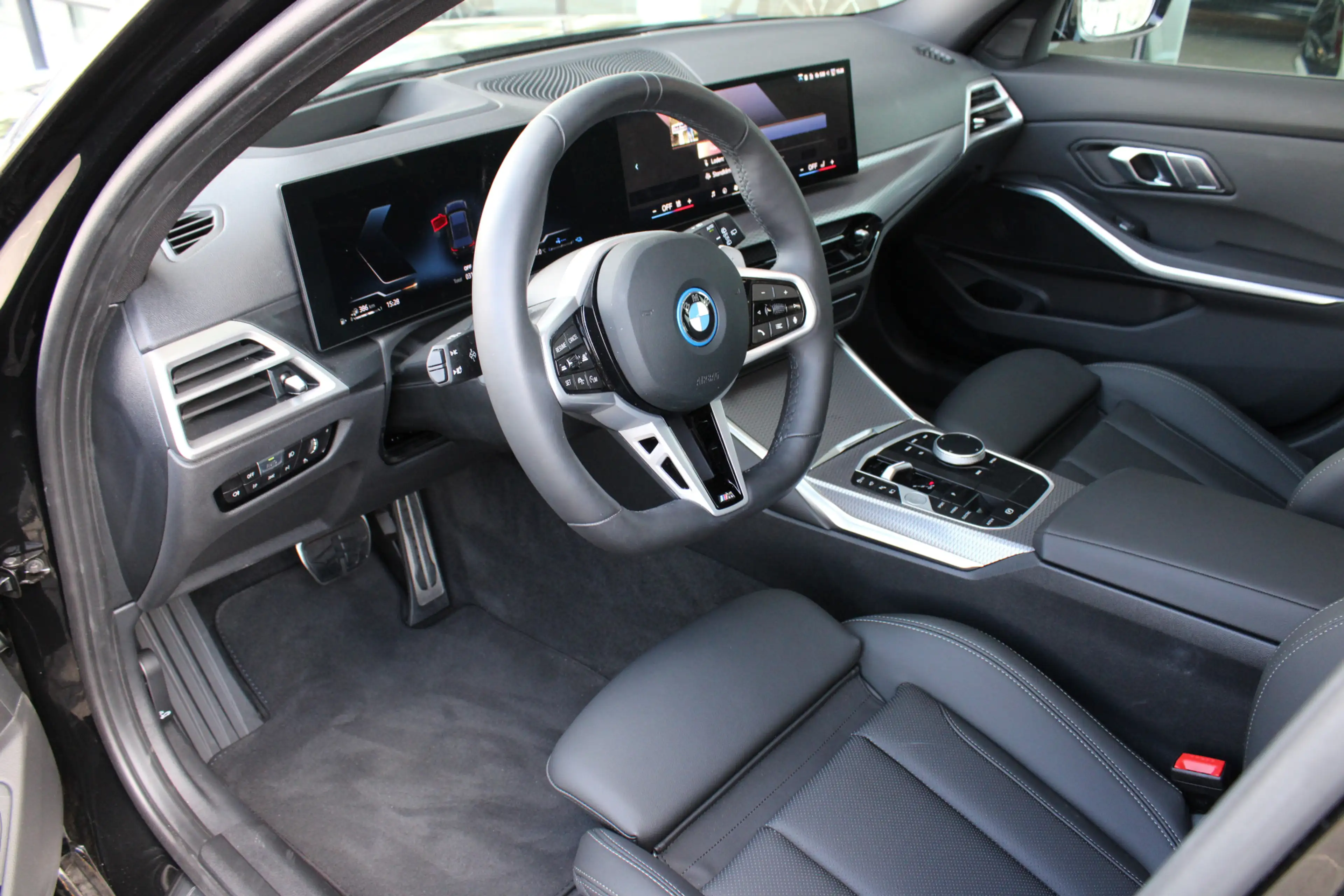 BMW 330 3 Serie Touring 330e M Sport Automaat / Panoramada — photo 3