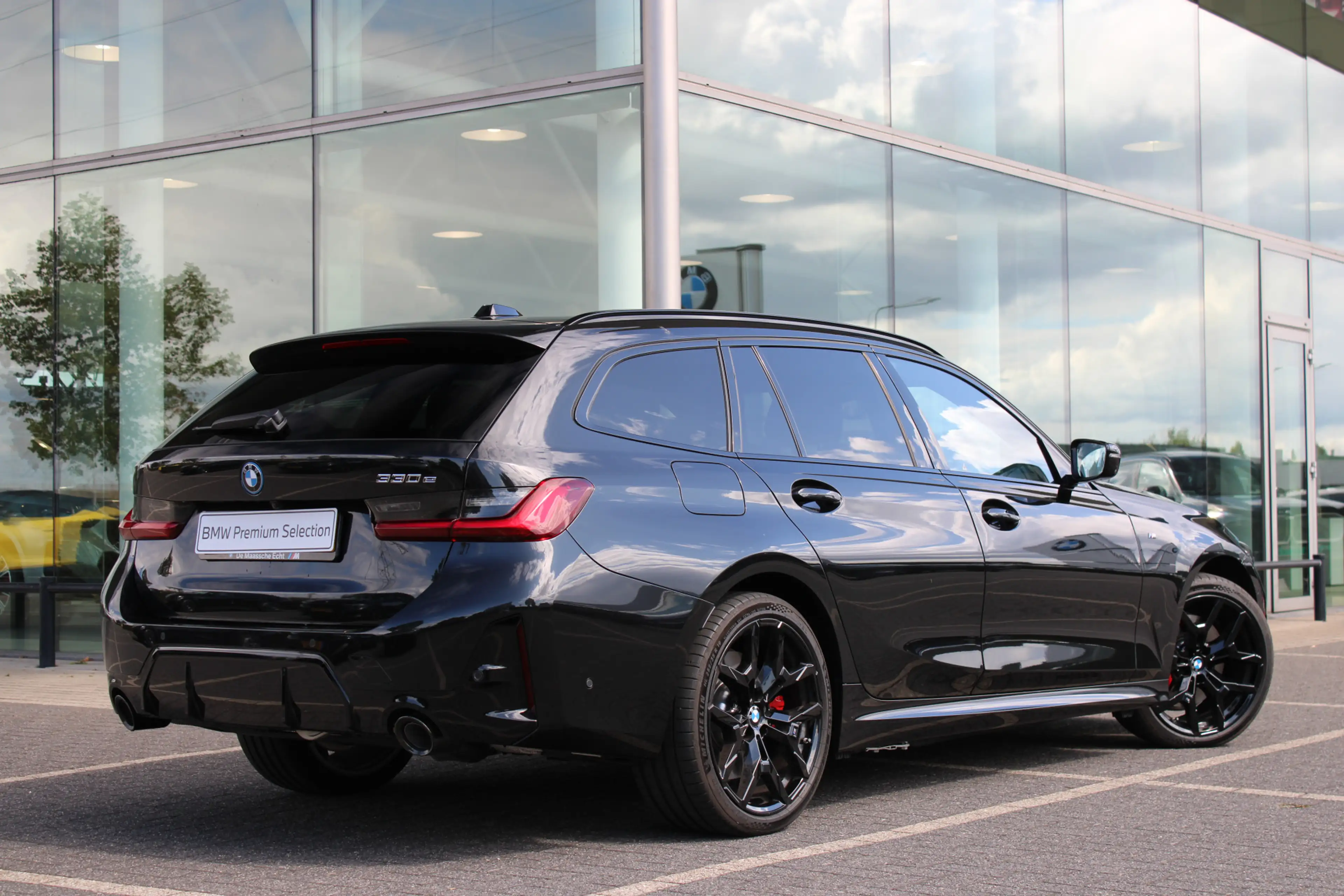 BMW 330 3 Serie Touring 330e M Sport Automaat / Panoramada — photo 2