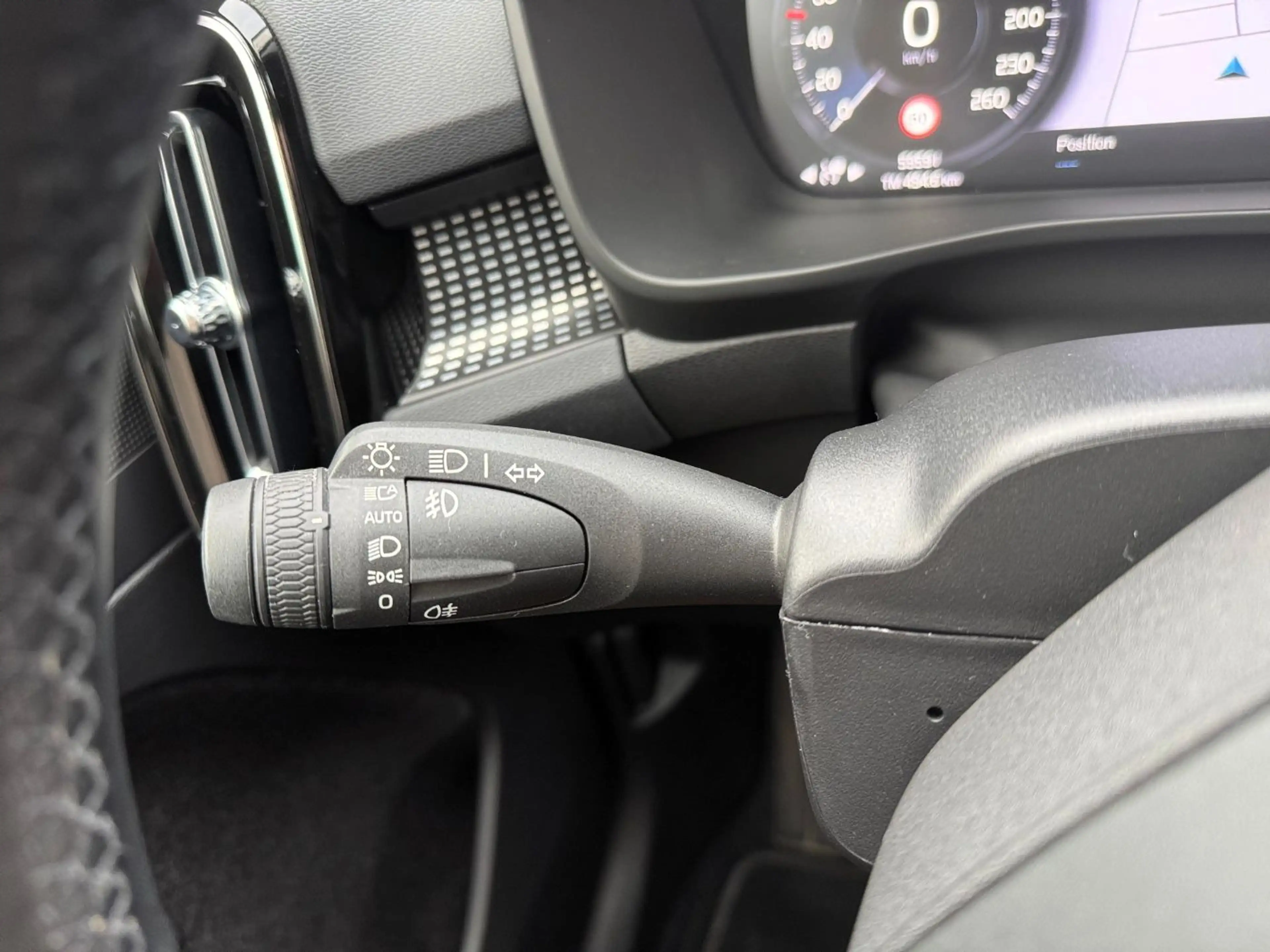 Volvo XC40 T4 Twin Engine PHEV R Design ACC+AHK+++ — photo 14