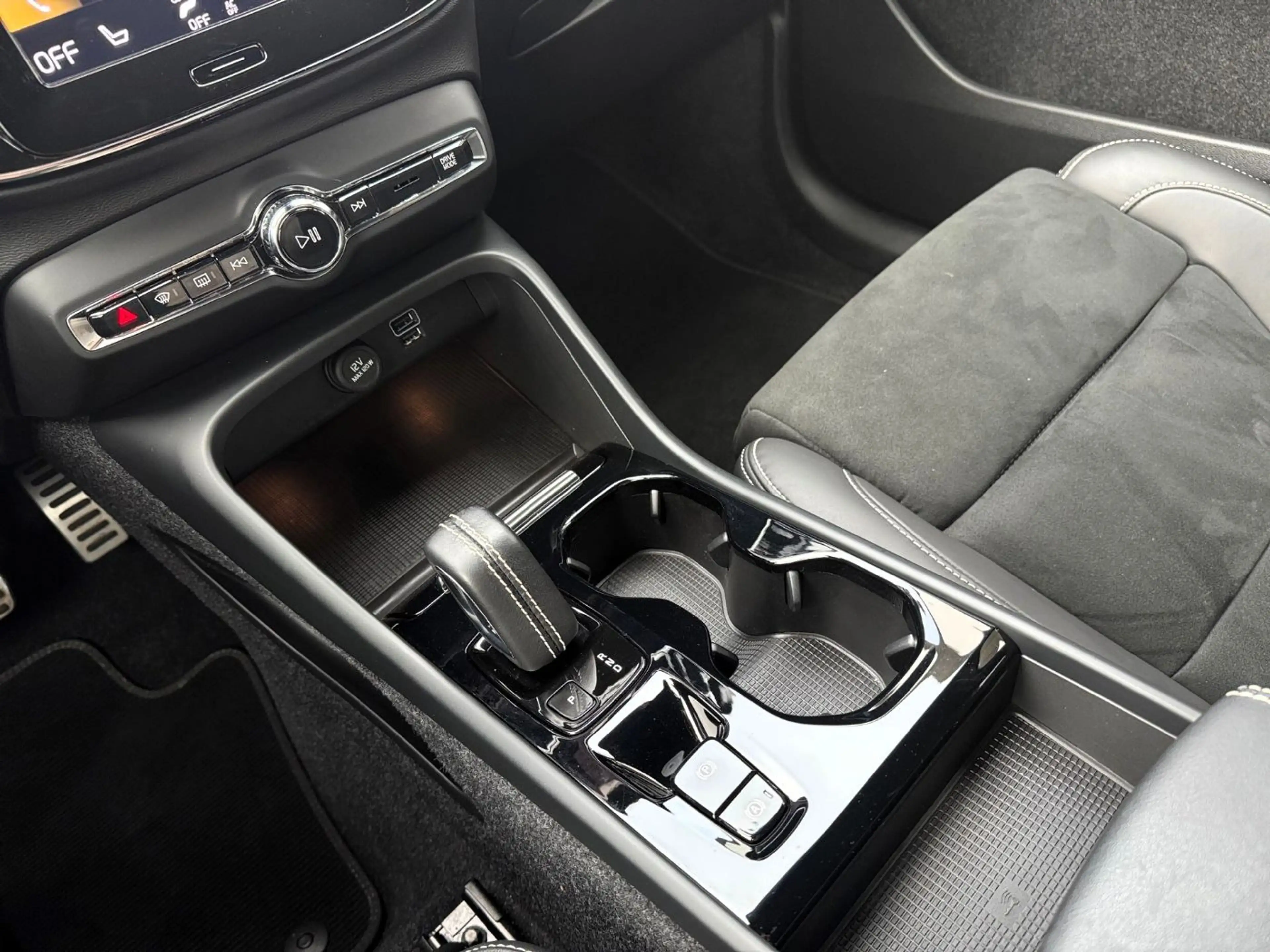 Volvo XC40 T4 Twin Engine PHEV R Design ACC+AHK+++ — photo 16