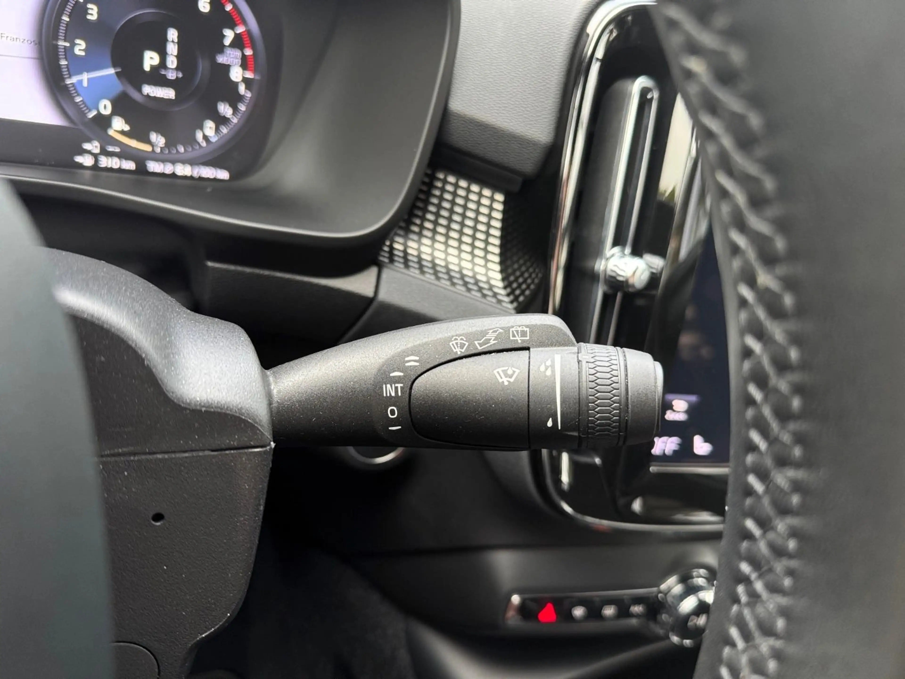Volvo XC40 T4 Twin Engine PHEV R Design ACC+AHK+++ — photo 15