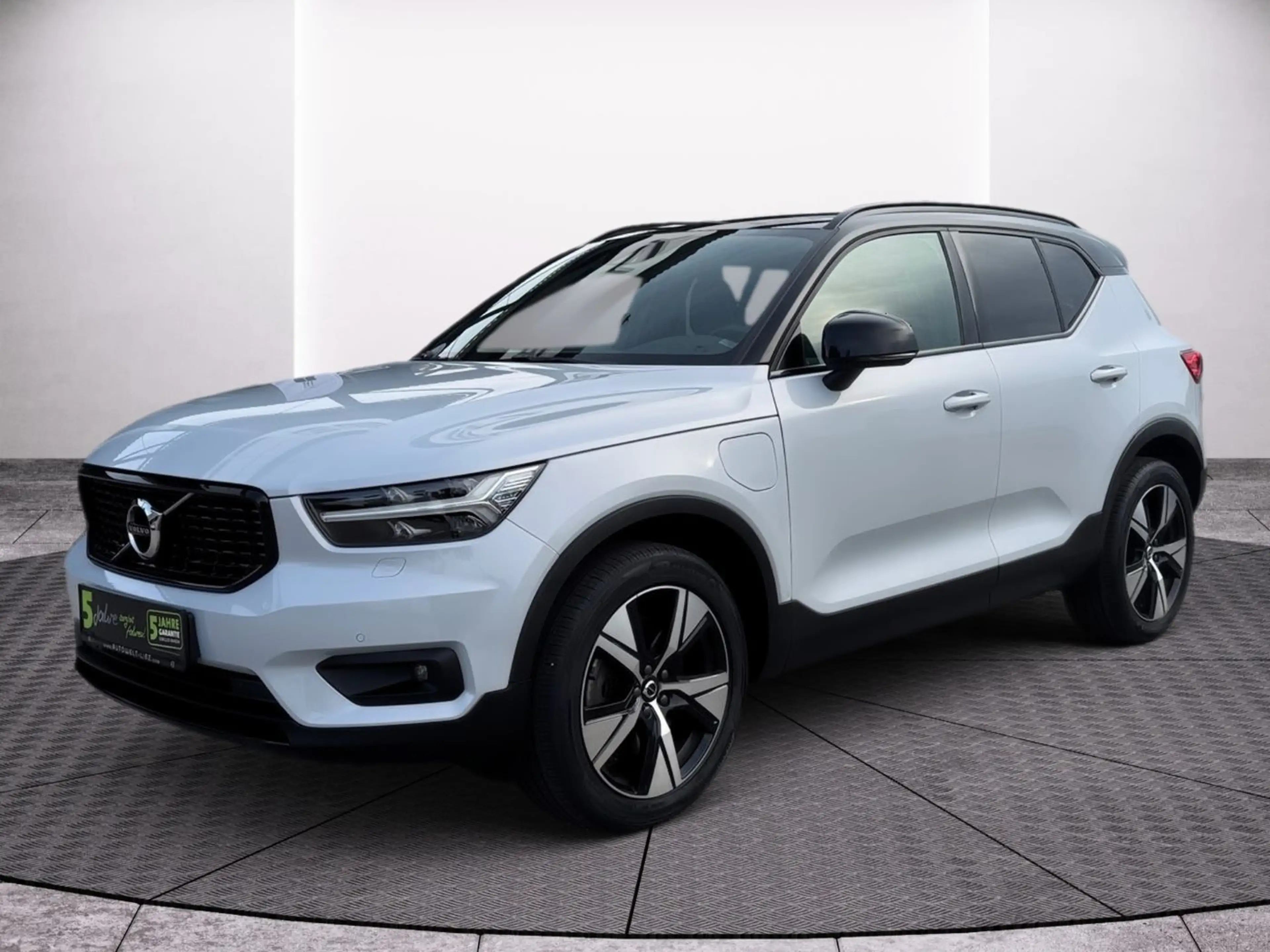Volvo XC40 T4 Twin Engine PHEV R Design ACC+AHK+++ — photo 3