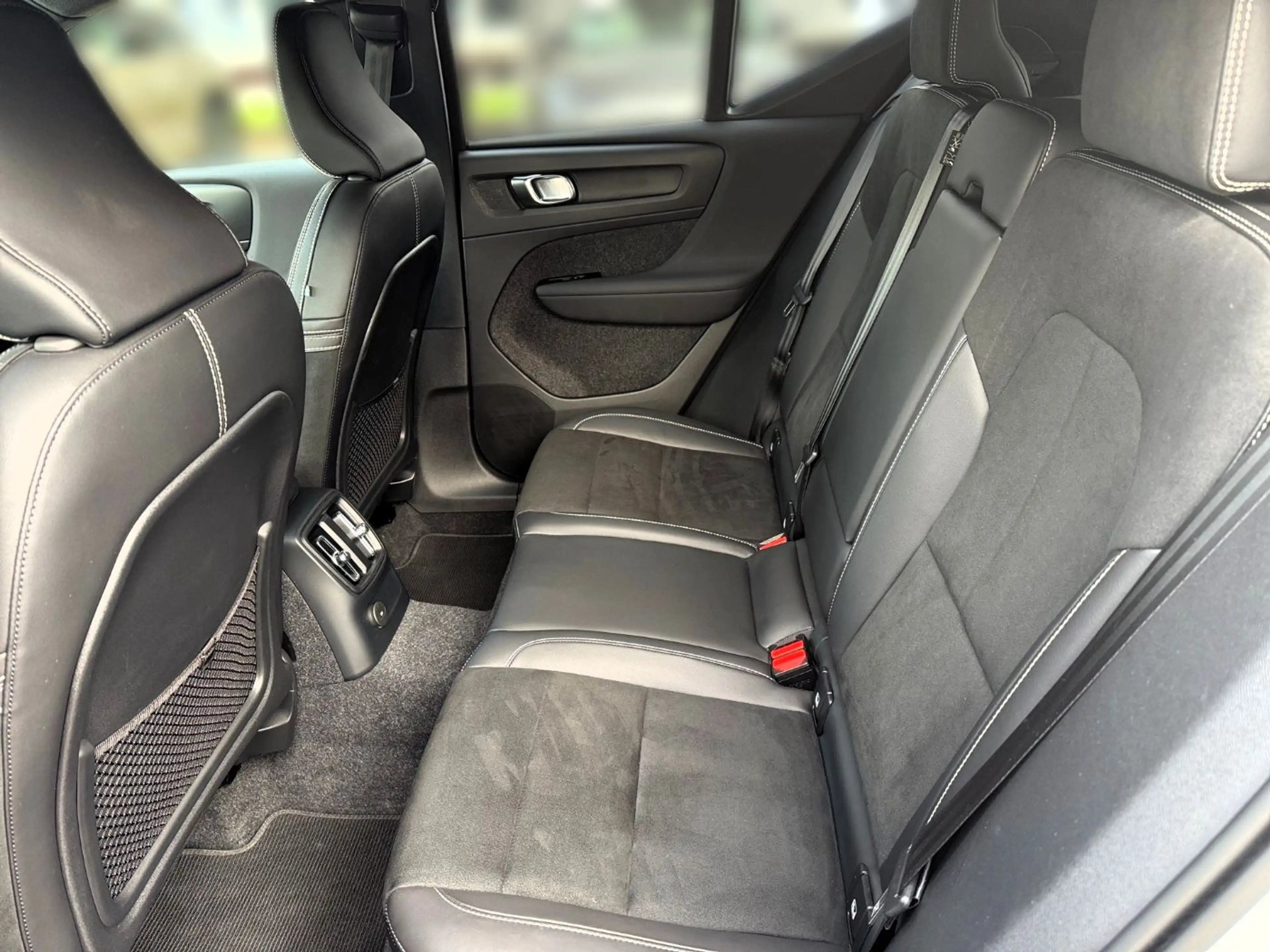 Volvo XC40 T4 Twin Engine PHEV R Design ACC+AHK+++ — photo 27