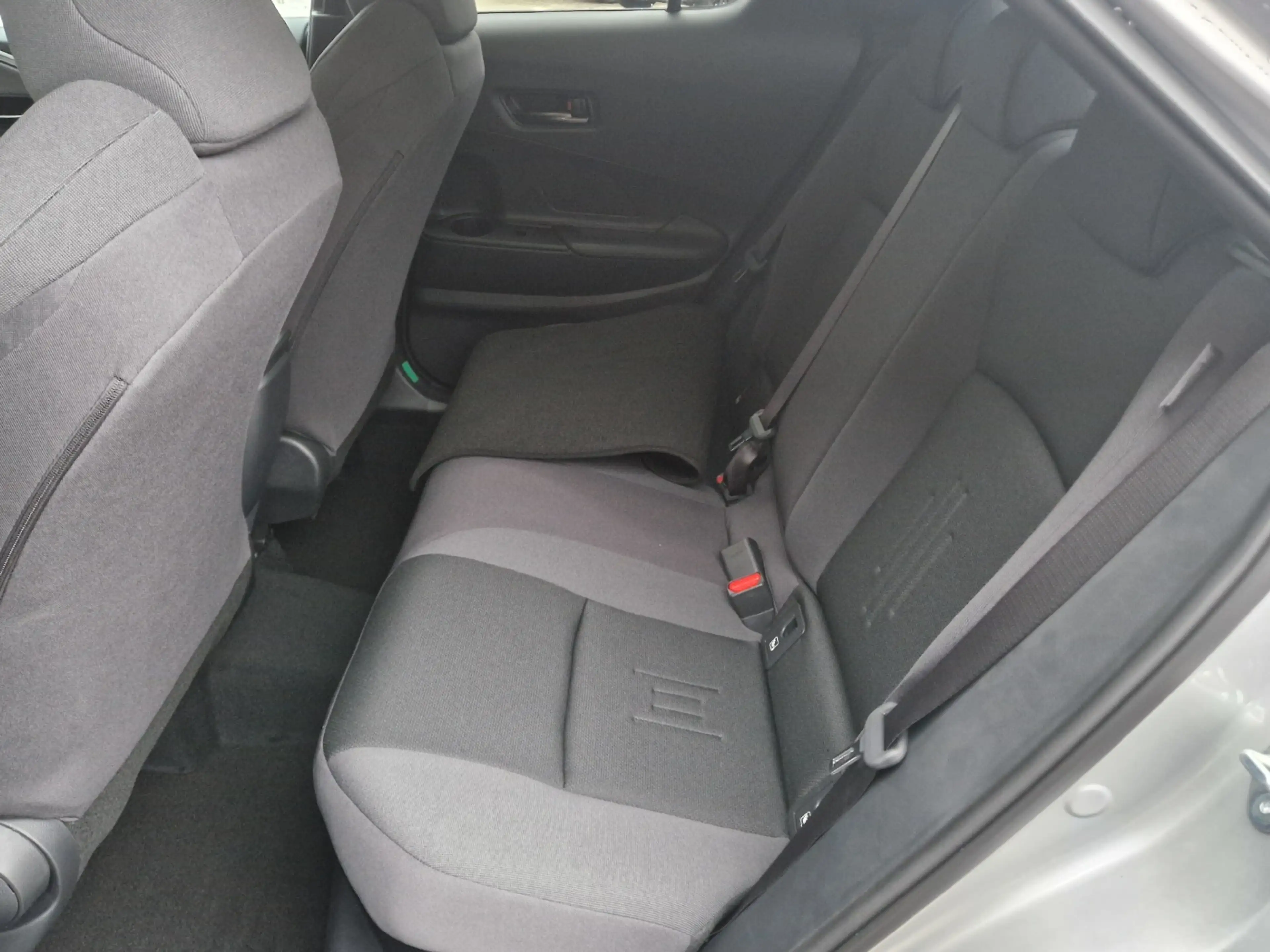 Toyota C-HR 1.8 Hybrid 4x2 Teamplayer — photo 10
