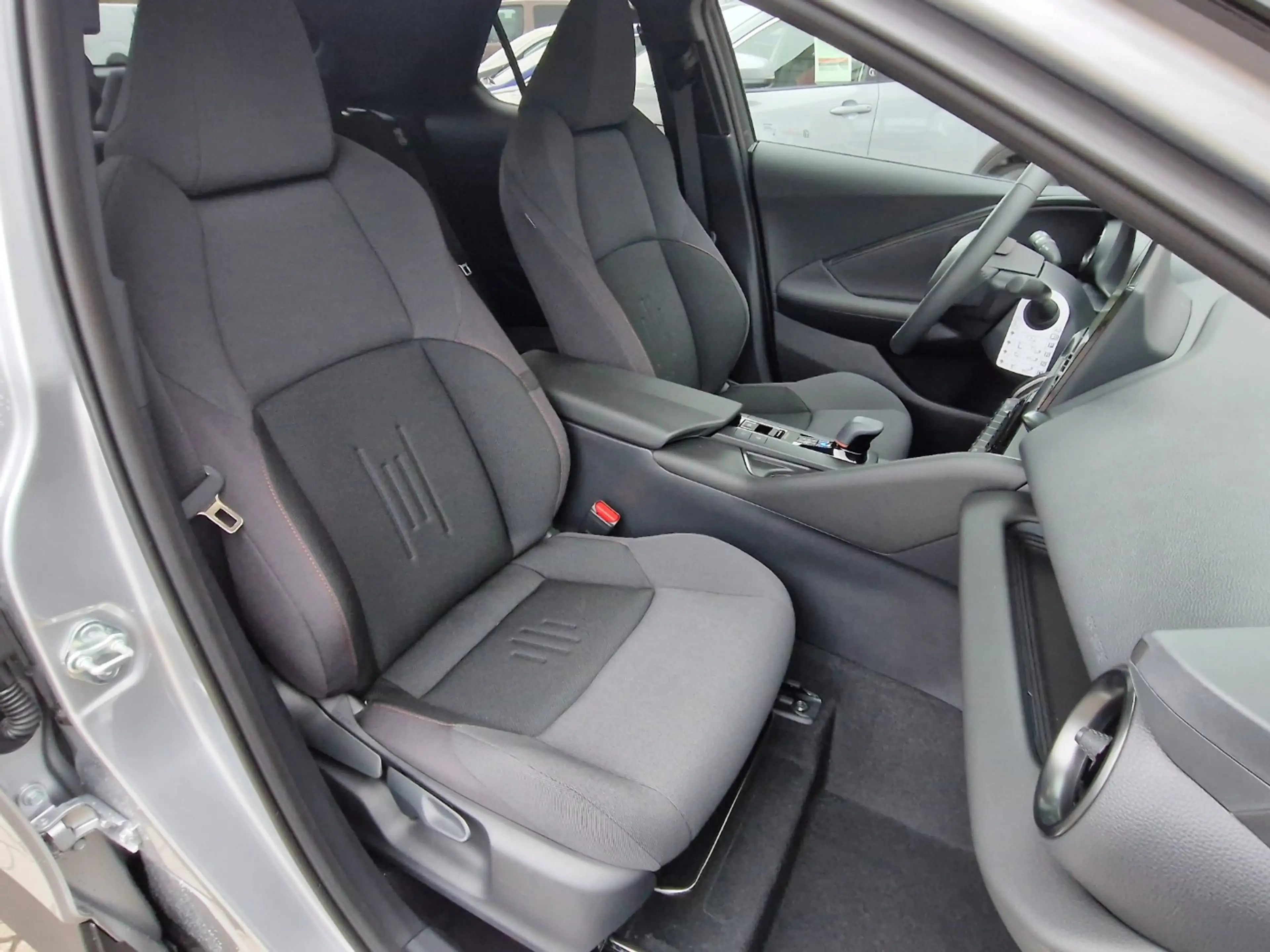 Toyota C-HR 1.8 Hybrid 4x2 Teamplayer — photo 12