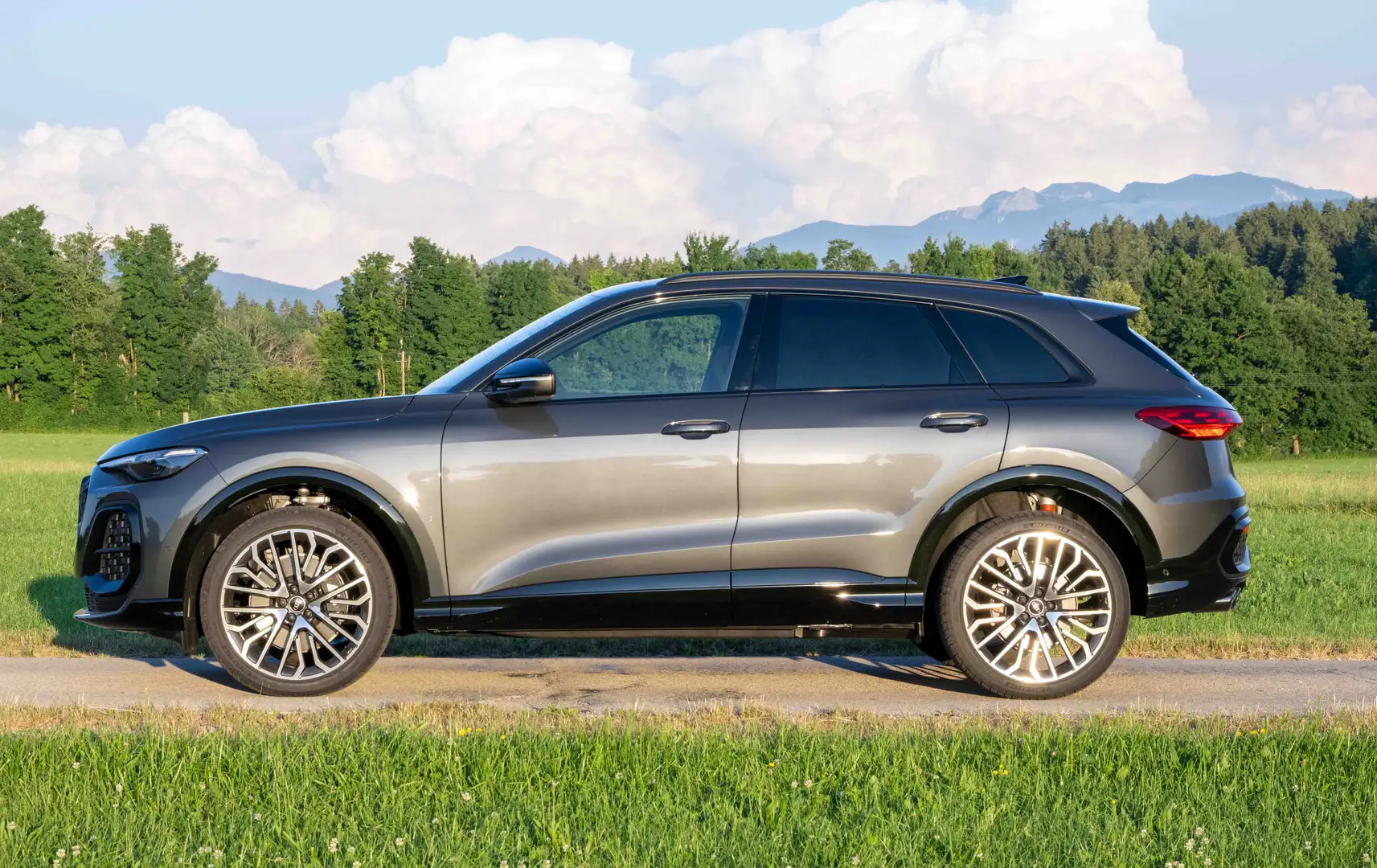 Audi SQ5 SQ5 TFSI quattro S tronic edition one magnesium grau AHK, Panorama, B+O,Headup - 2