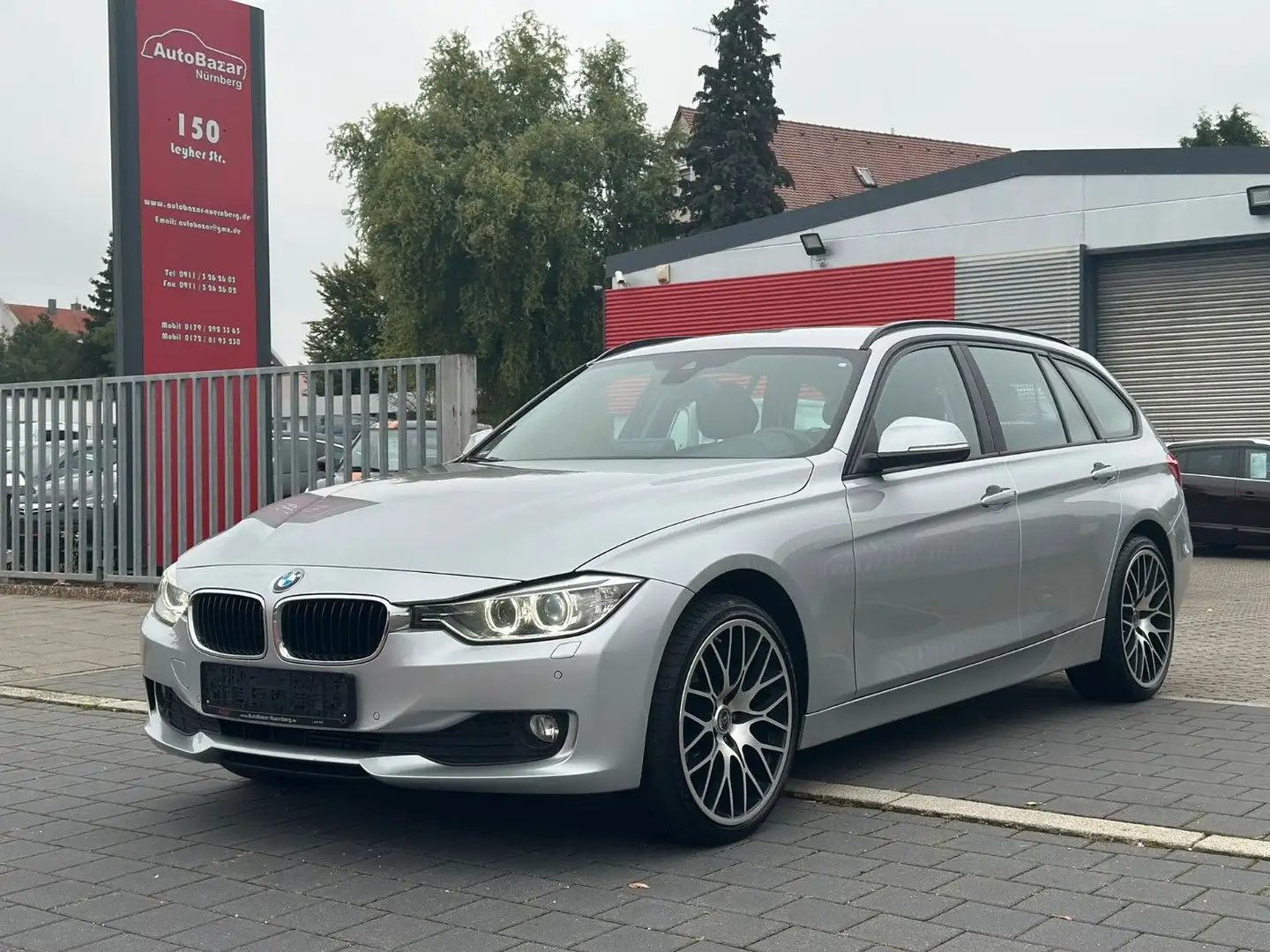 BMW 320 d xDrive Touring / Bi-Xenon / Scheckheft Argent - 1