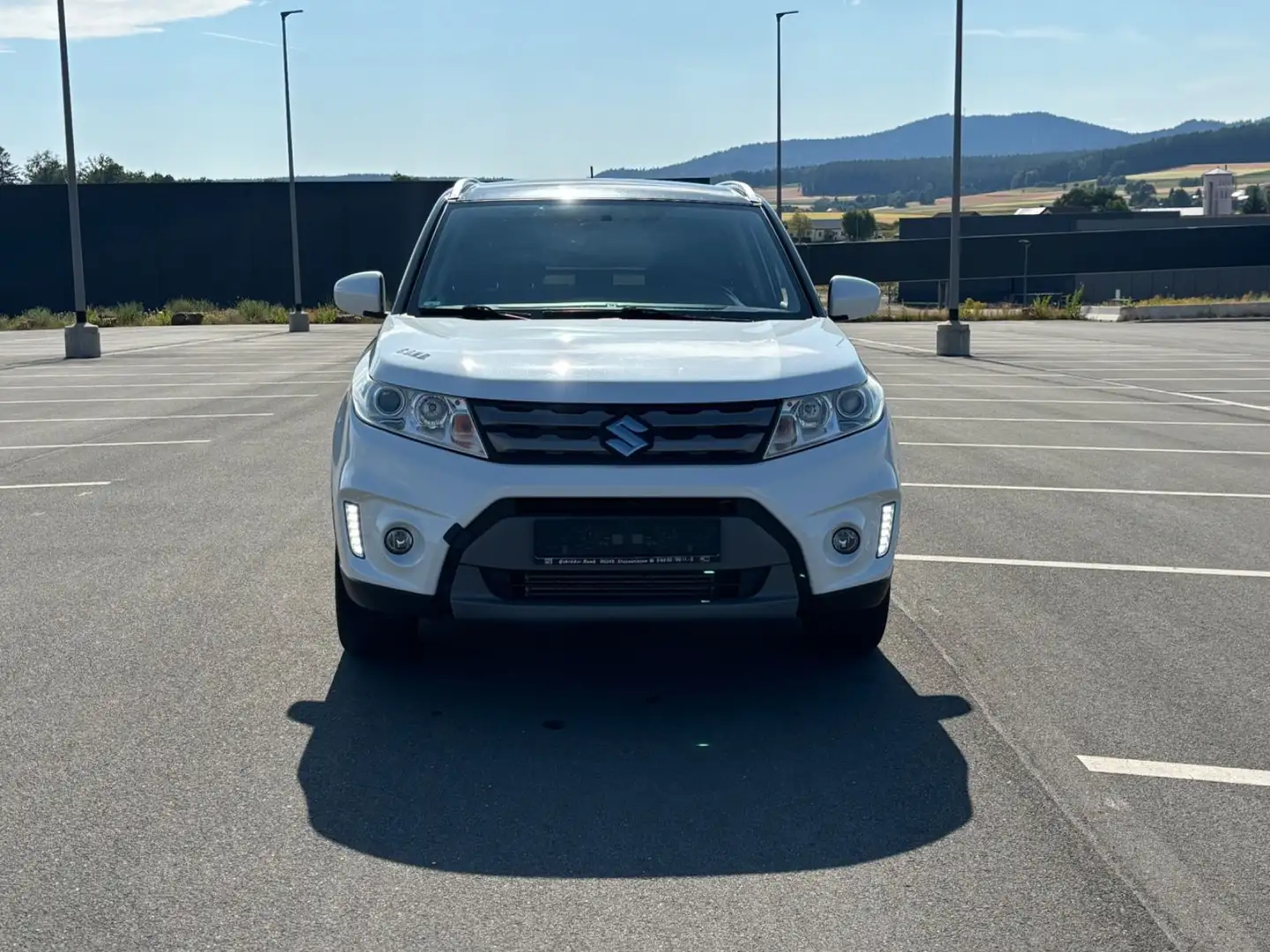 Suzuki Vitara 1.6 DDiS Comfort 4x4 ACC AHK KAMERA Weiß - 2