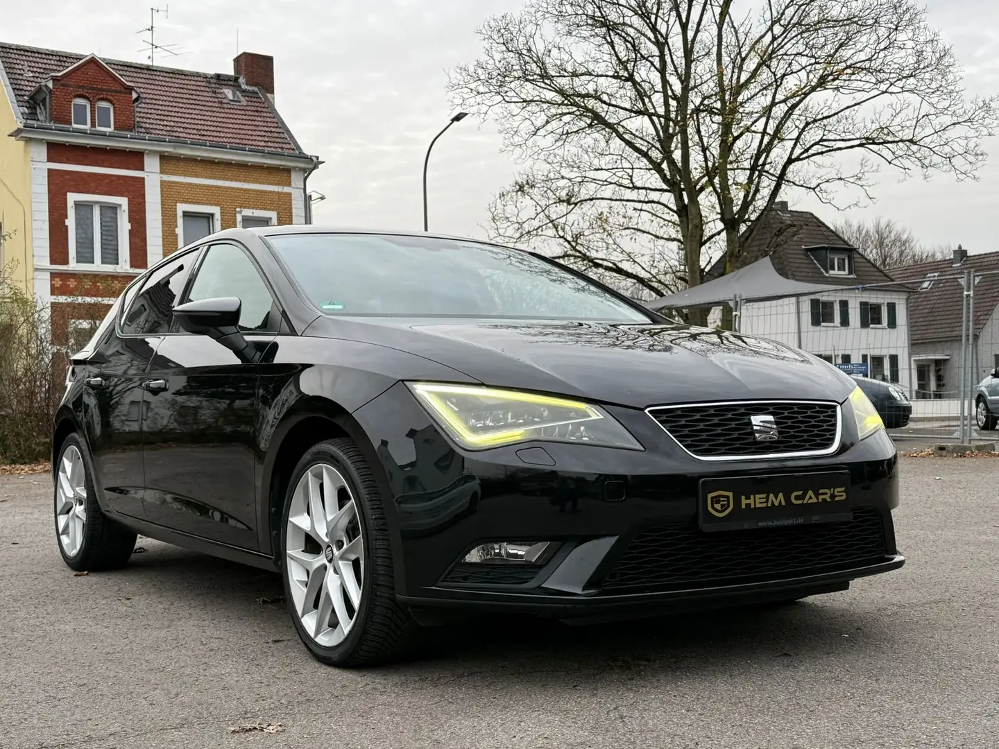 SEAT Leon 1.4l Style LED*SHZ*KLIMA*18"ALU"Scheckheft* Schwarz - 1