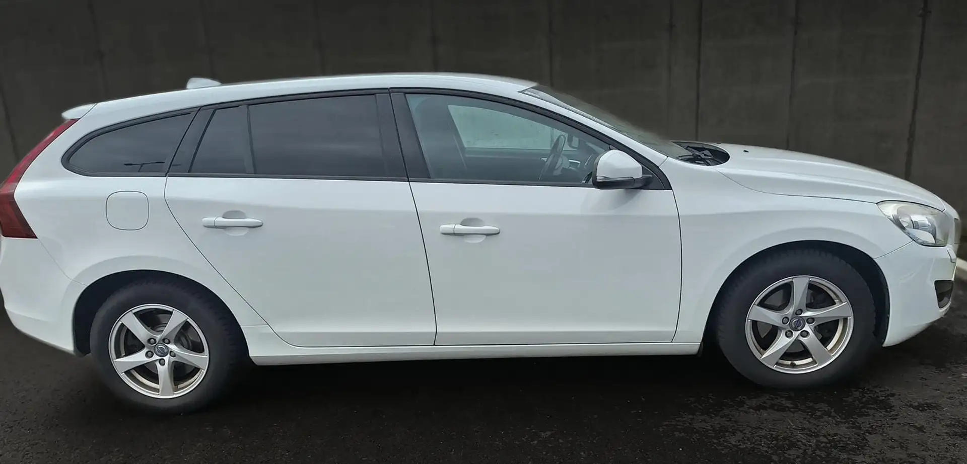 Volvo V60 V60 D3 Kinetic Kinetic Weiß - 1