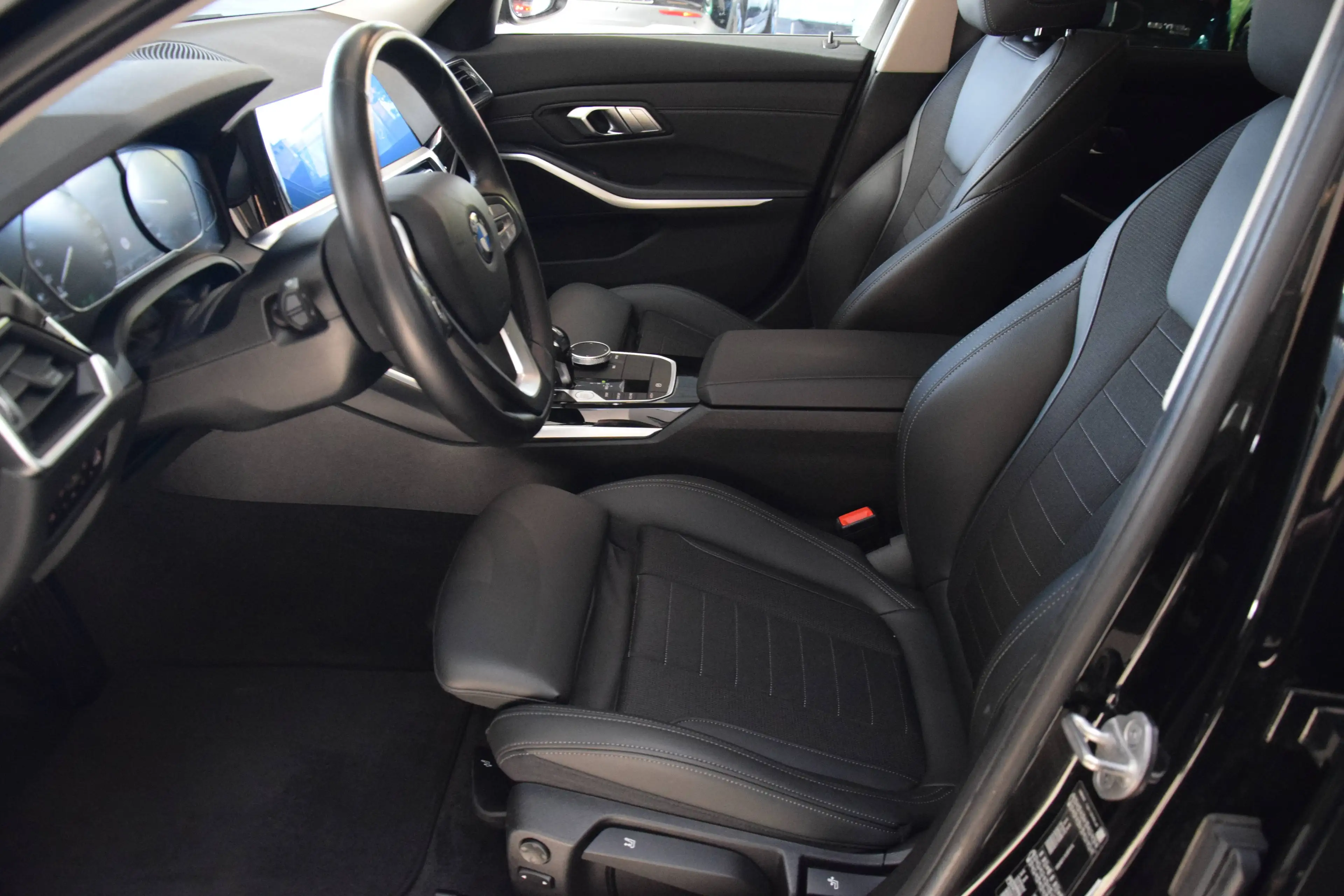 BMW 318 dA AdBlue Sedan 11/2020 — photo 4